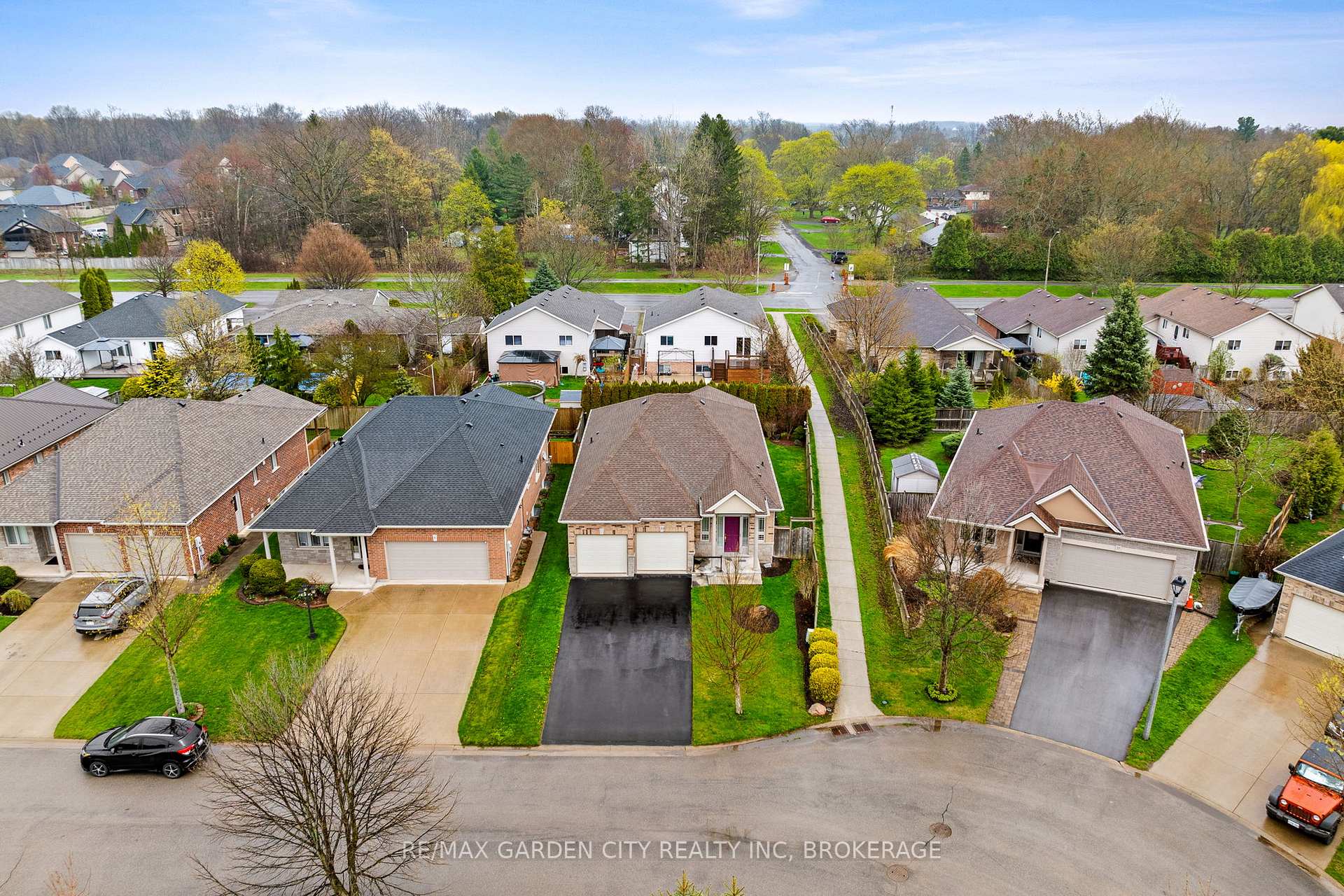 Photo 36 of 39 Willson Crossing Court, Pelham, Fonthill — HOMEH