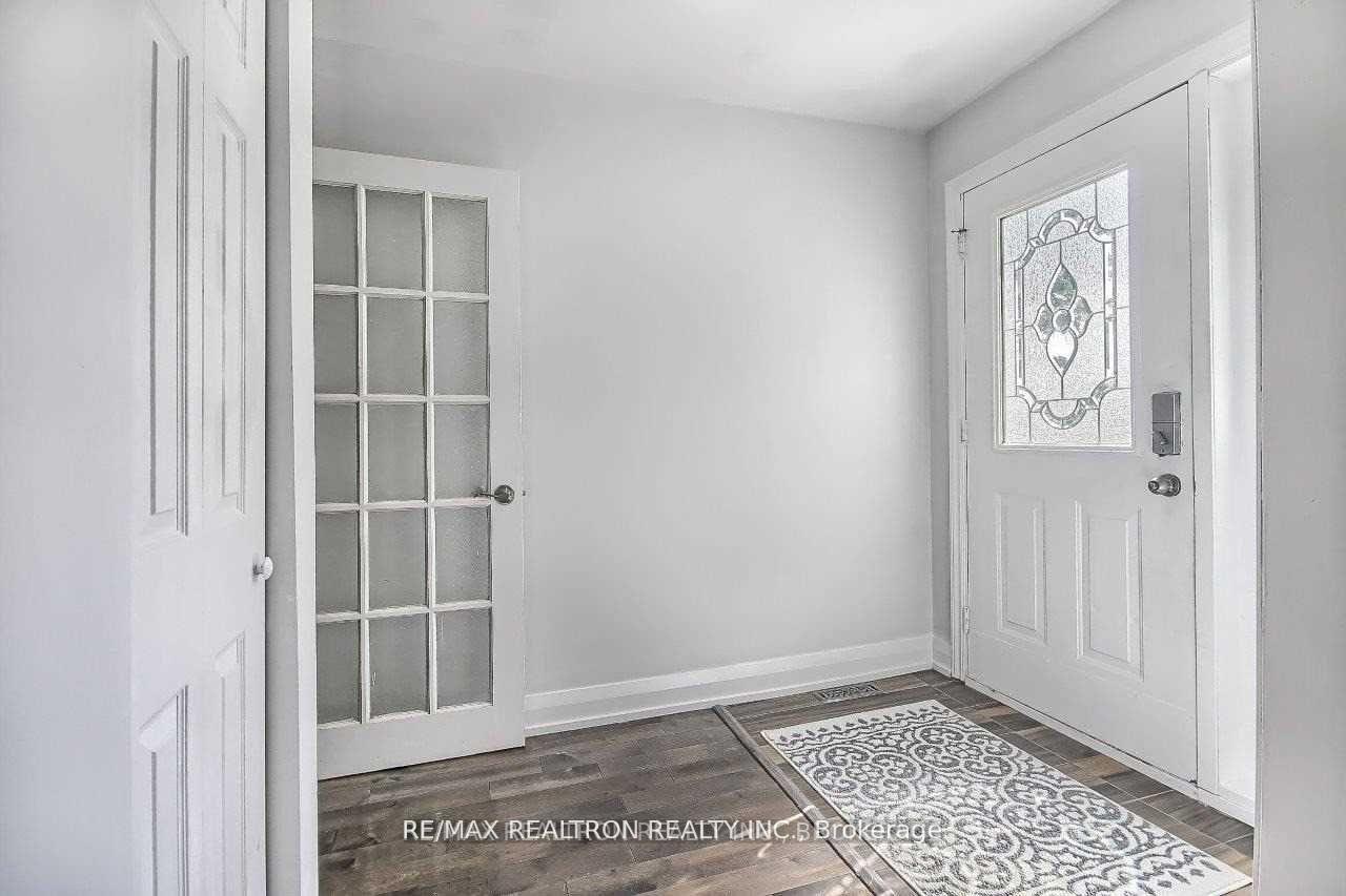 Photo 4 of Unit Main, 1043 Lemar Road, Newmarket, Gorham-College Manor — HOMEH