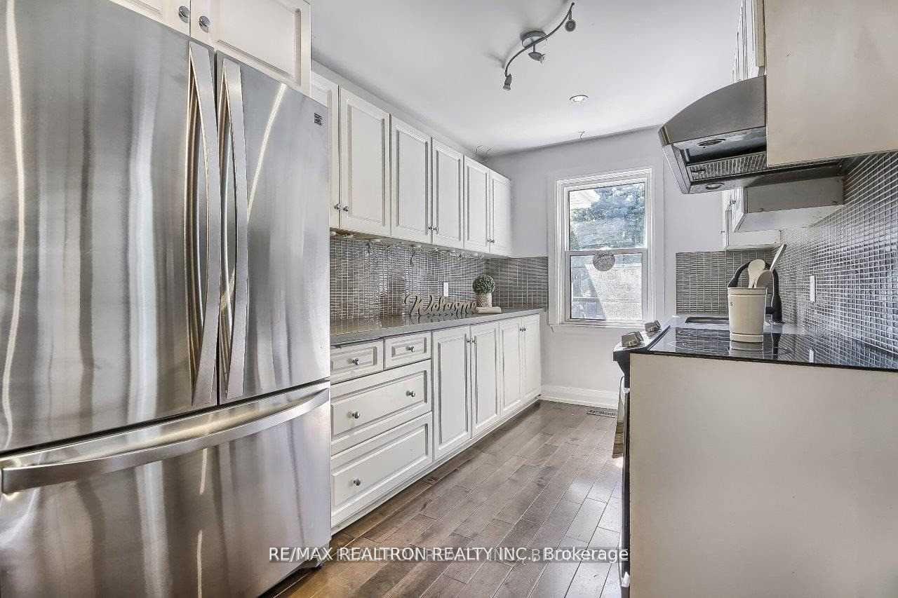 Photo 12 of Unit Main, 1043 Lemar Road, Newmarket, Gorham-College Manor — HOMEH