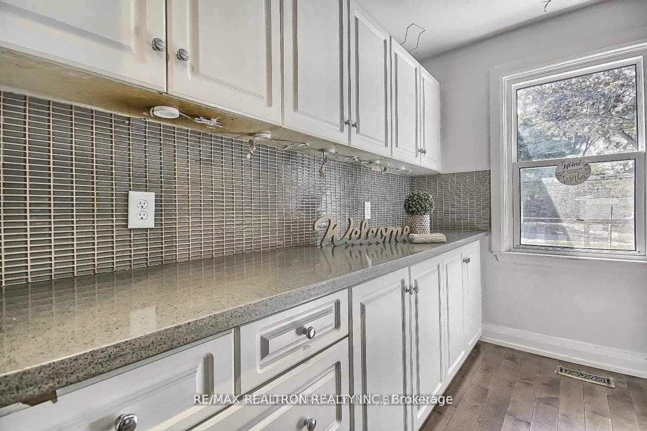 Photo 13 of Unit Main, 1043 Lemar Road, Newmarket, Gorham-College Manor — HOMEH