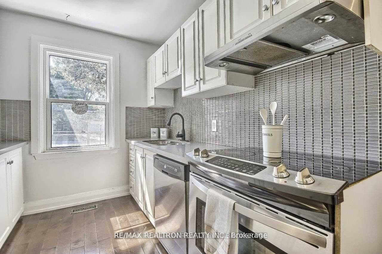 Photo 14 of Unit Main, 1043 Lemar Road, Newmarket, Gorham-College Manor — HOMEH
