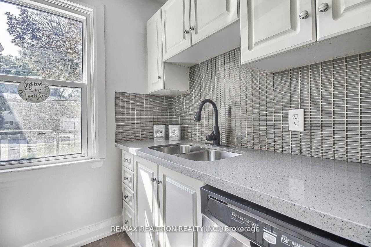 Photo 15 of Unit Main, 1043 Lemar Road, Newmarket, Gorham-College Manor — HOMEH