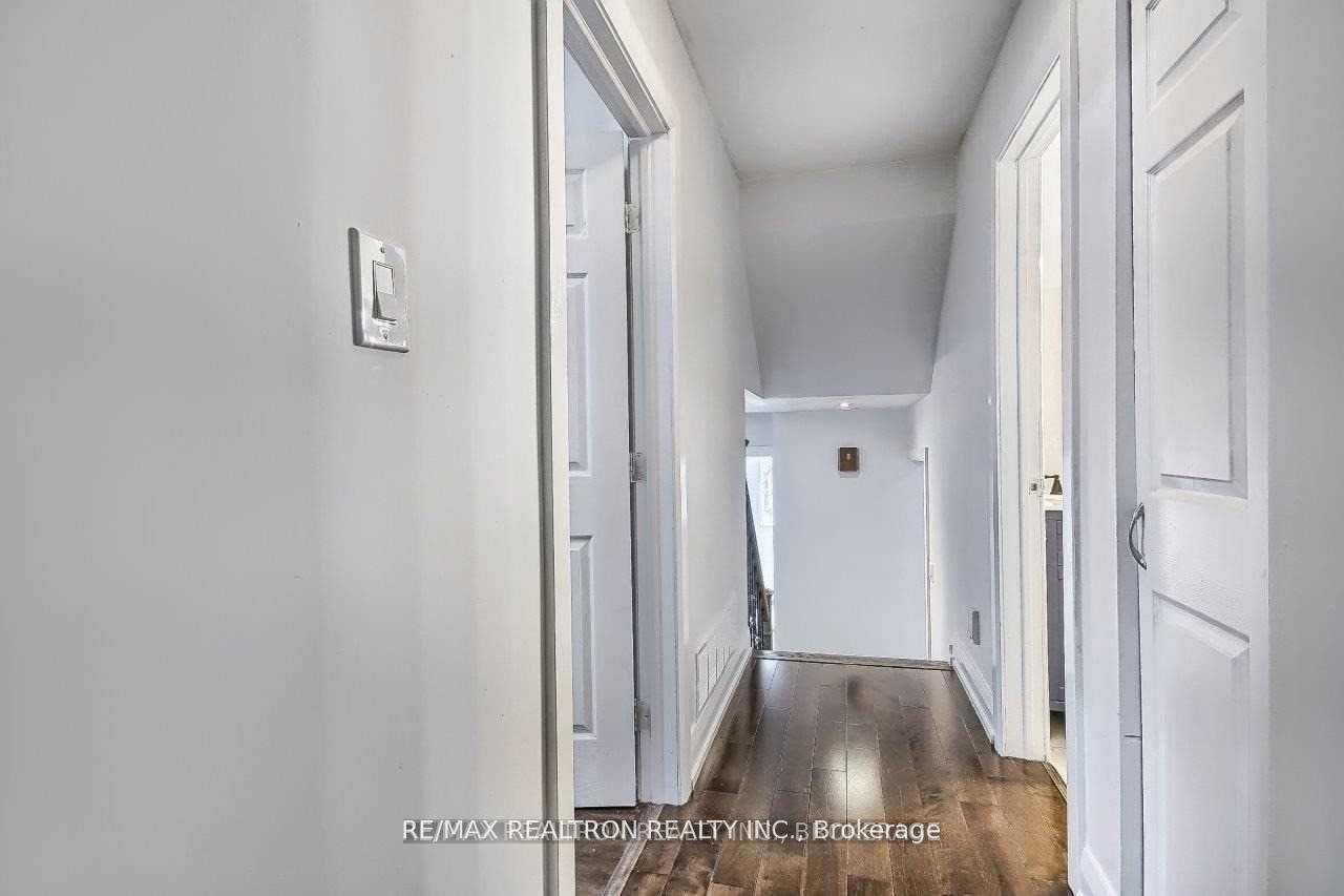 Photo 17 of Unit Main, 1043 Lemar Road, Newmarket, Gorham-College Manor — HOMEH