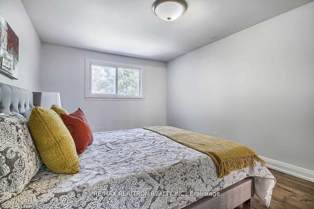 Photo 20 of Unit Main, 1043 Lemar Road, Newmarket, Gorham-College Manor — HOMEH