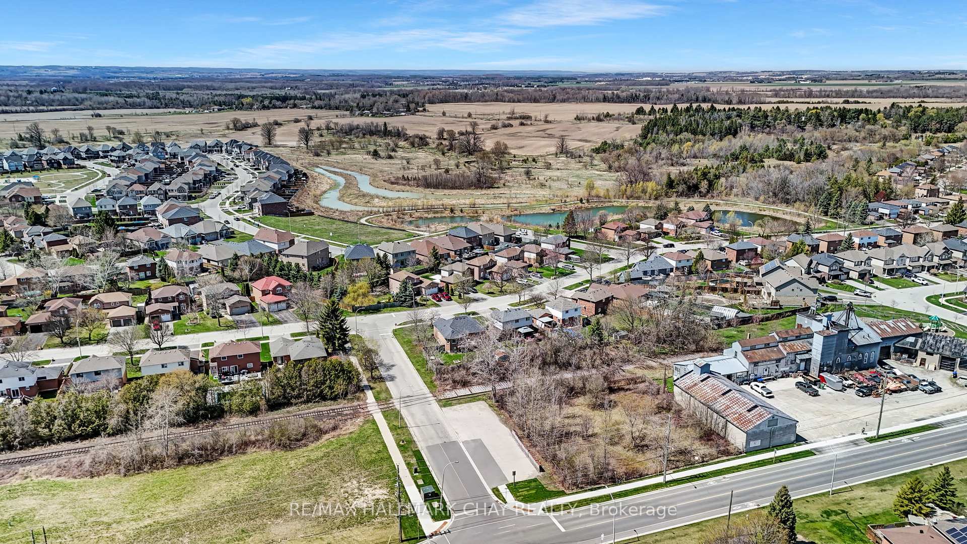Photo 15 of 7 Strachan Trail, New Tecumseth, Beeton — HOMEH