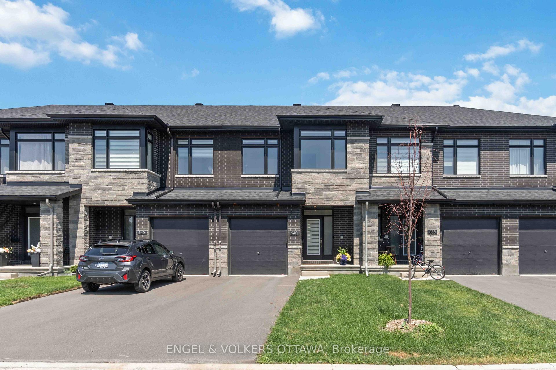 Front of 640 Cordelette Circle