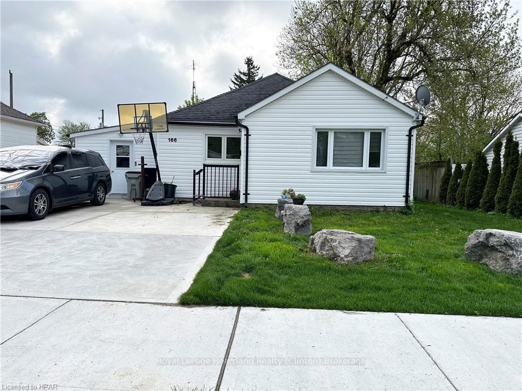 Photo 2 of 166 Elm Avenue N, North Perth, Listowel — HOMEH