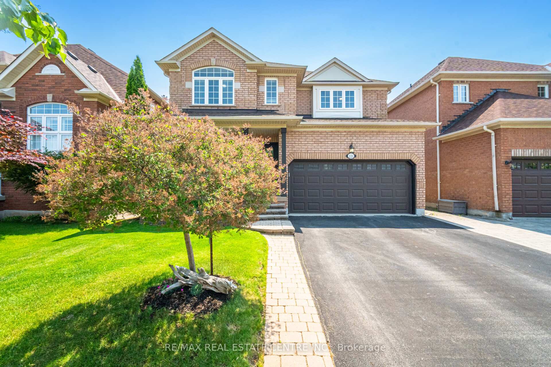 Photo 1 of 221 Ellis Crescent, Milton, Dempsey — HOMEH