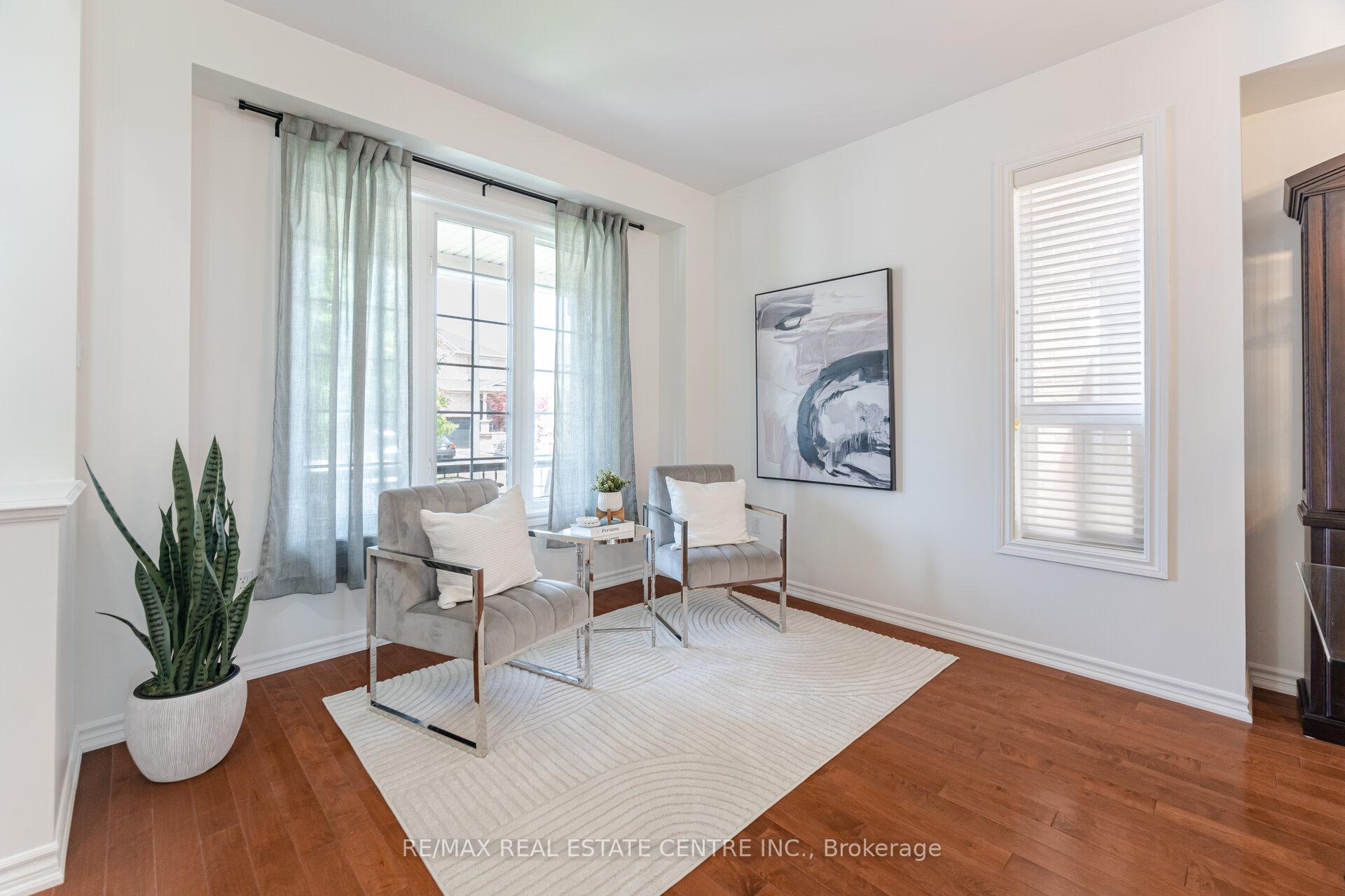 Photo 3 of 221 Ellis Crescent, Milton, Dempsey — HOMEH