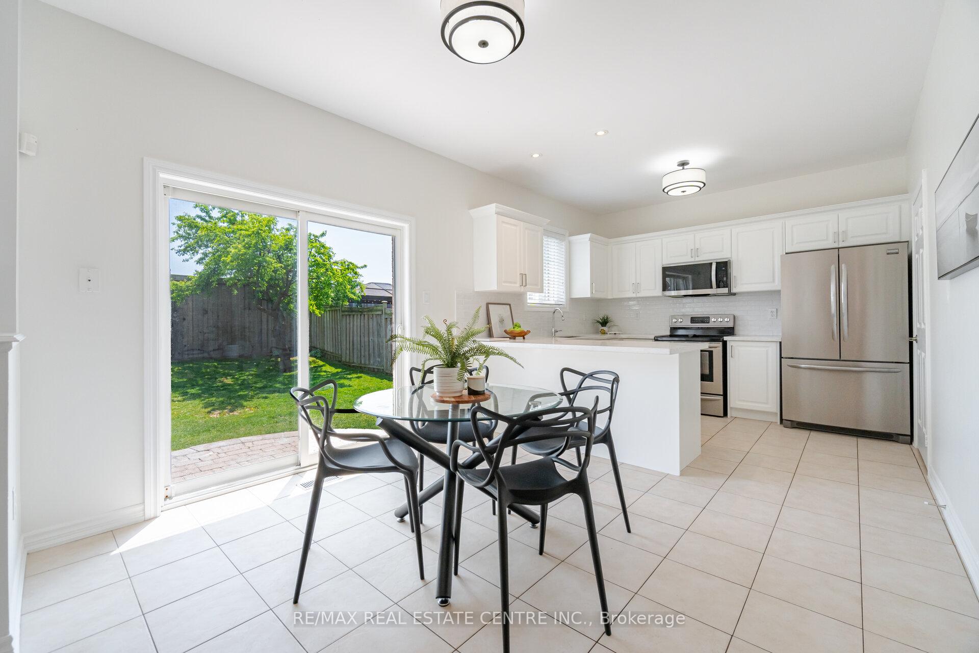 Photo 15 of 221 Ellis Crescent, Milton, Dempsey — HOMEH