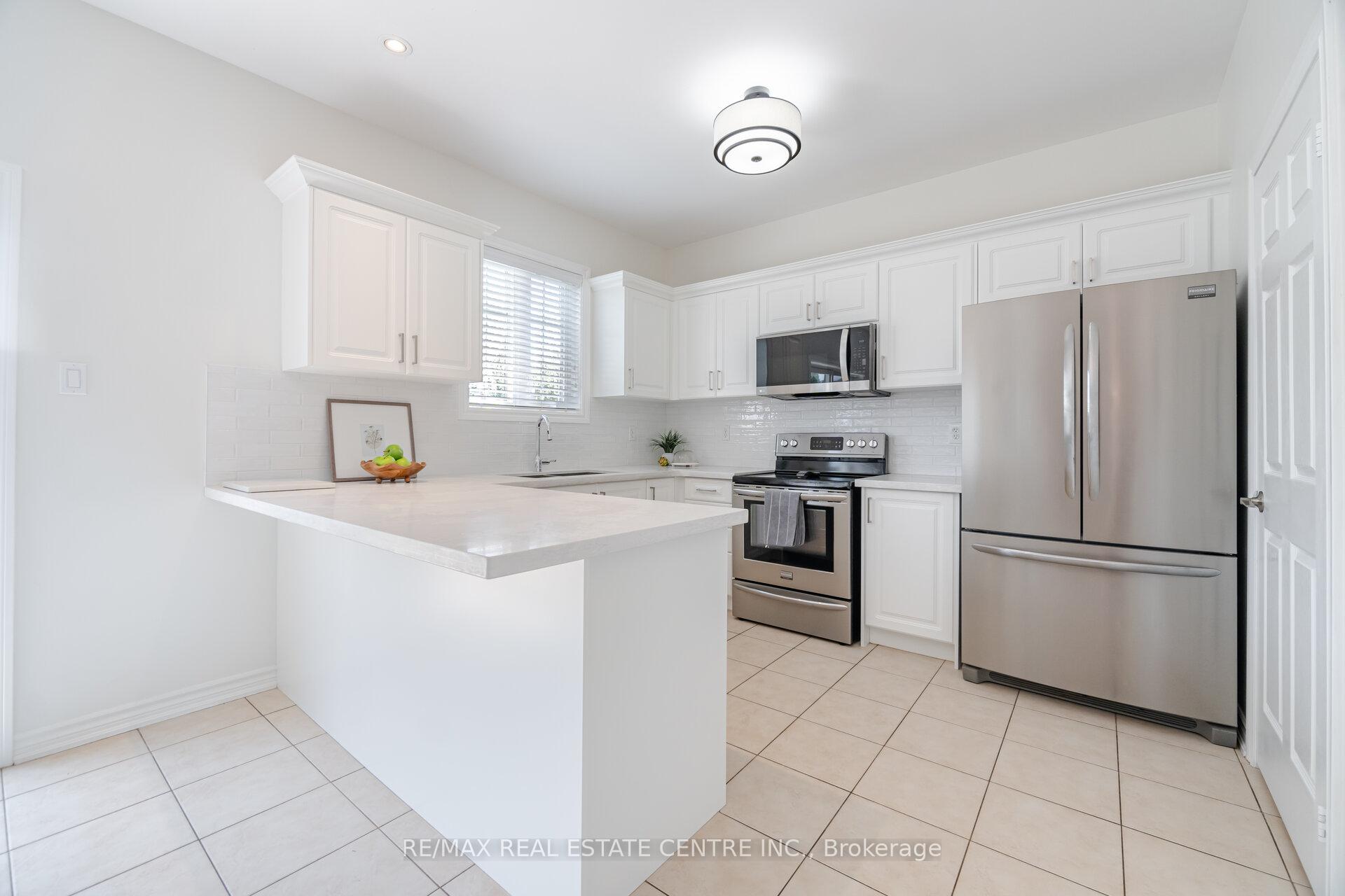 Photo 10 of 221 Ellis Crescent, Milton, Dempsey — HOMEH