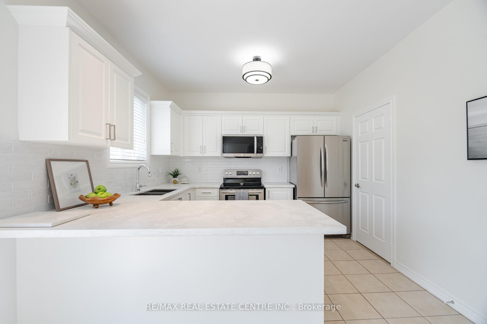 Photo 8 of 221 Ellis Crescent, Milton, Dempsey — HOMEH