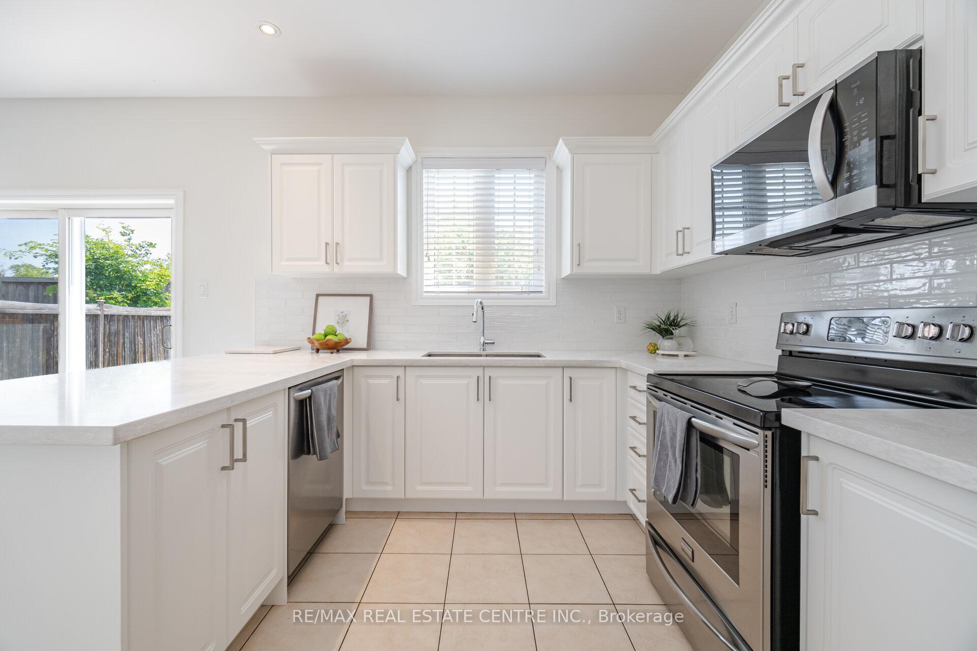 Photo 31 of 221 Ellis Crescent, Milton, Dempsey — HOMEH