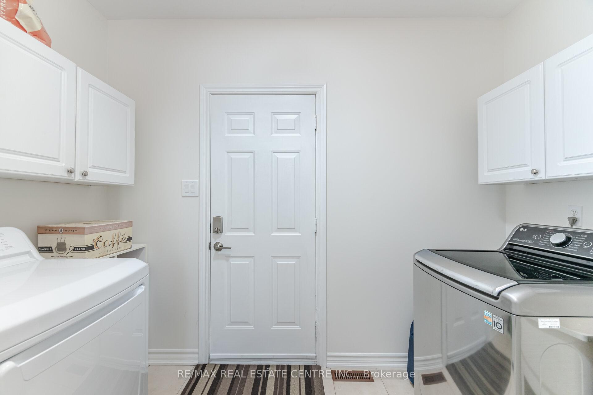 Photo 11 of 221 Ellis Crescent, Milton, Dempsey — HOMEH