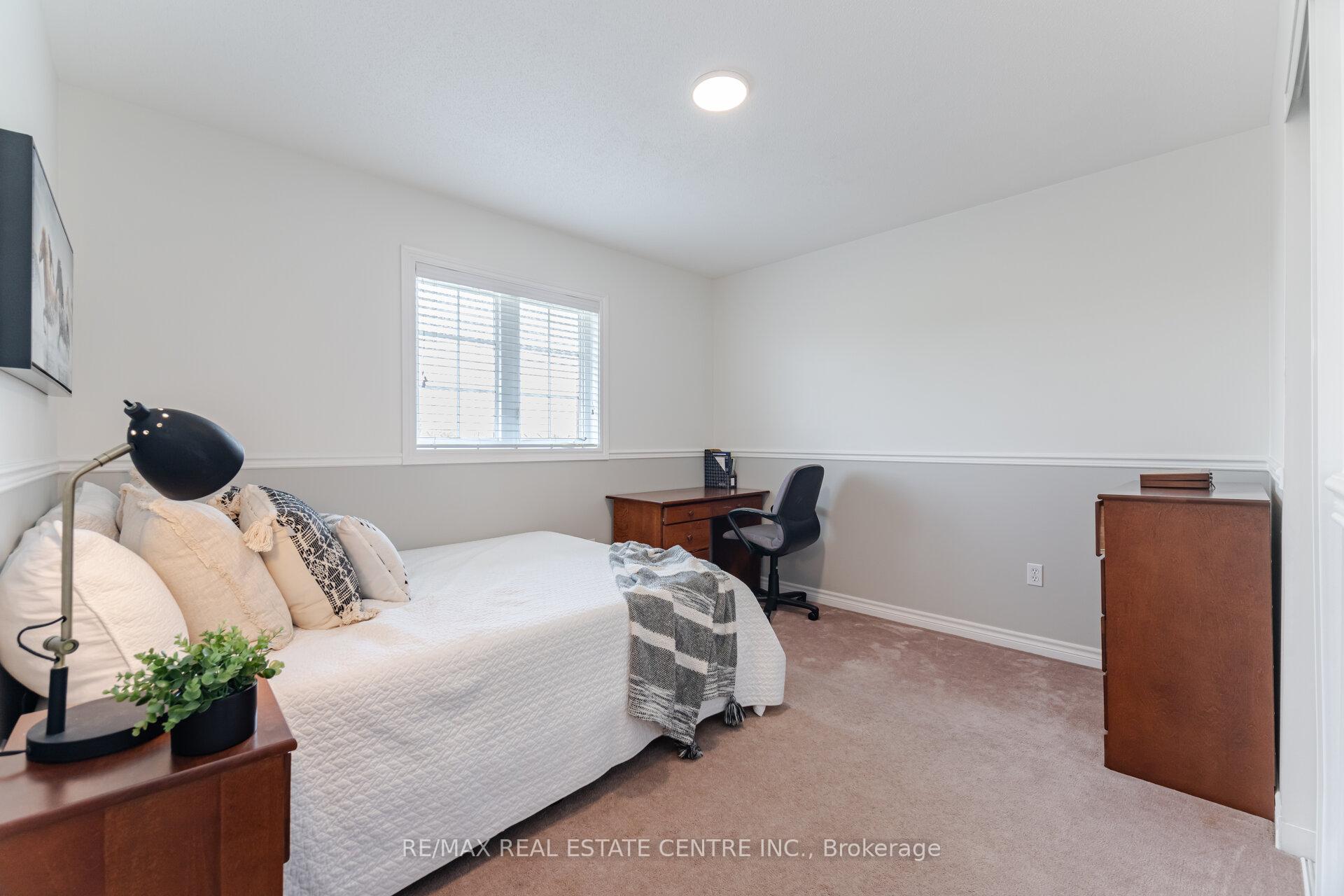 Photo 34 of 221 Ellis Crescent, Milton, Dempsey — HOMEH