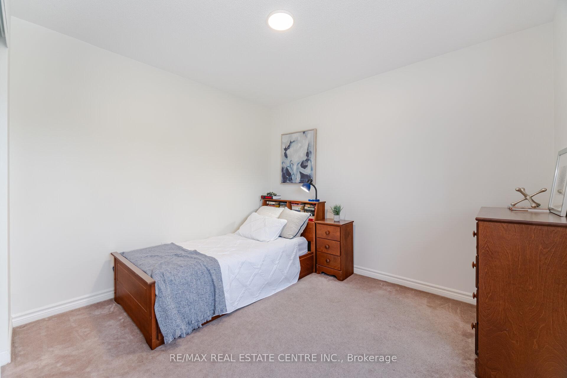 Photo 19 of 221 Ellis Crescent, Milton, Dempsey — HOMEH