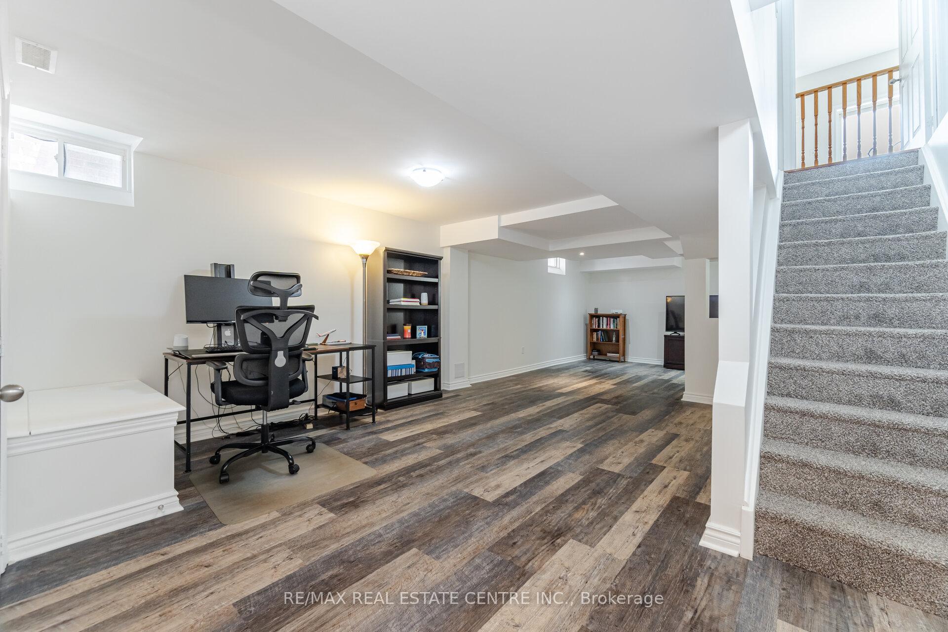 Photo 35 of 221 Ellis Crescent, Milton, Dempsey — HOMEH