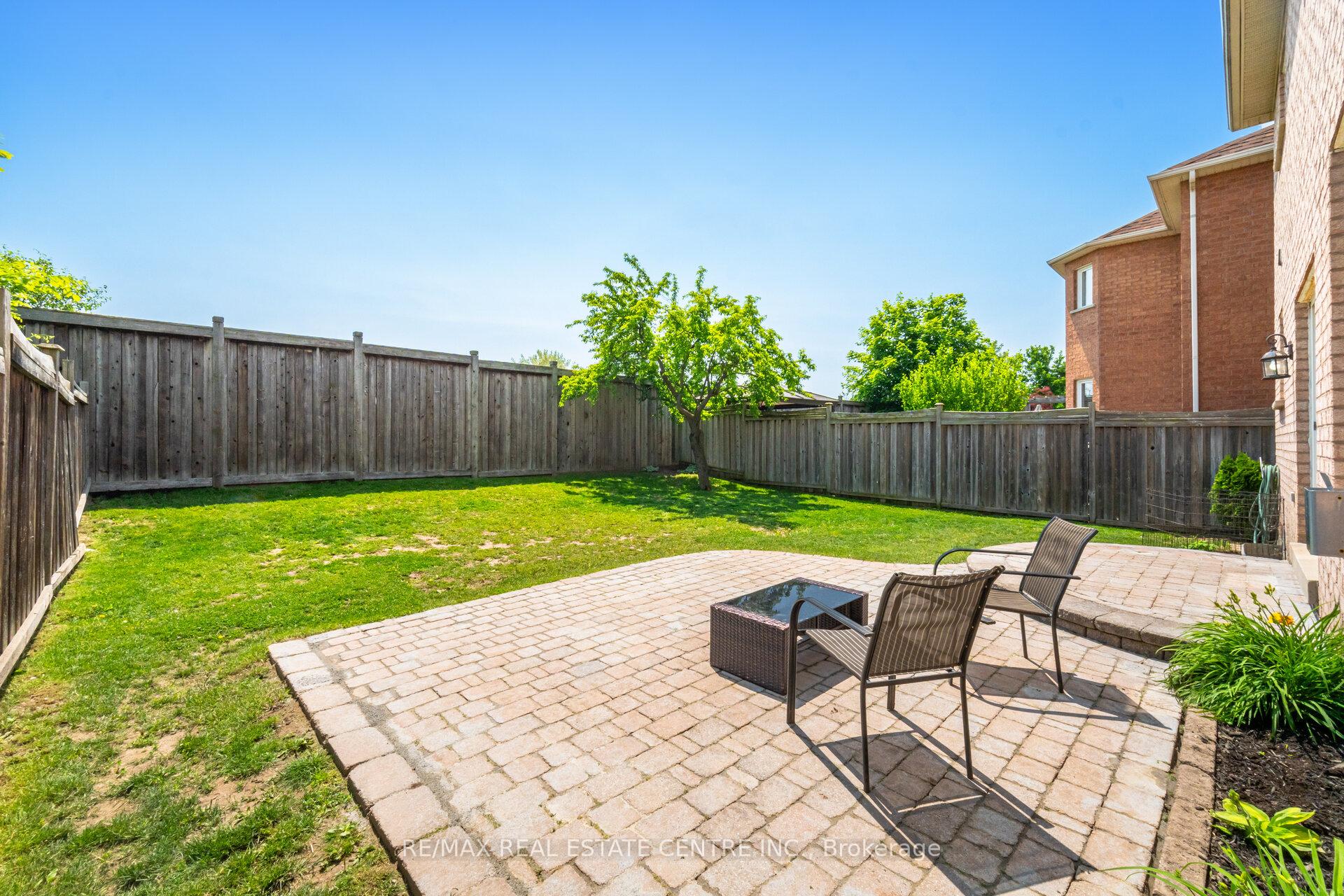 Photo 25 of 221 Ellis Crescent, Milton, Dempsey — HOMEH