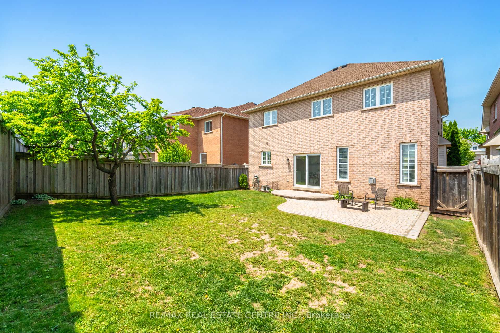 Photo 20 of 221 Ellis Crescent, Milton, Dempsey — HOMEH