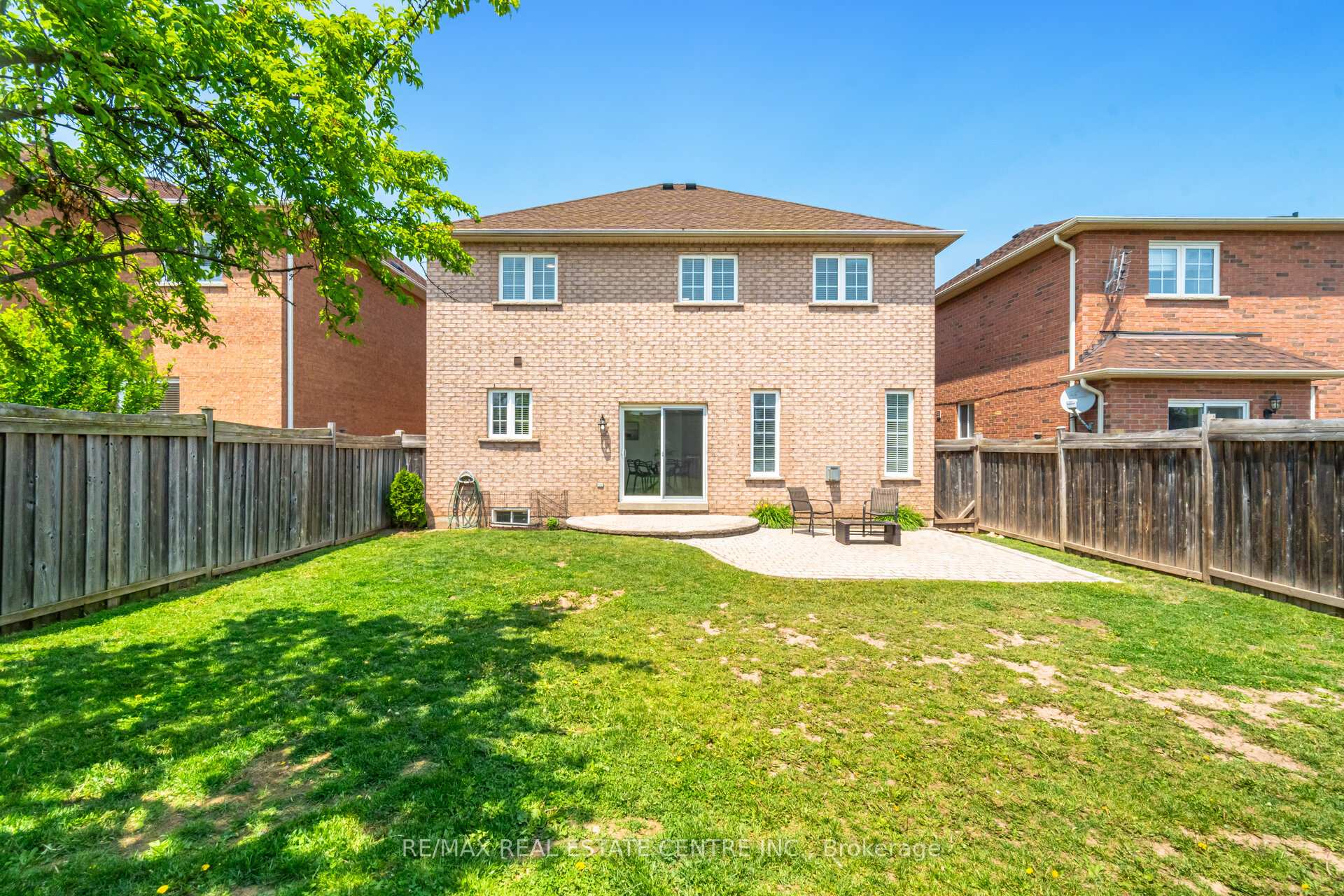 Photo 24 of 221 Ellis Crescent, Milton, Dempsey — HOMEH