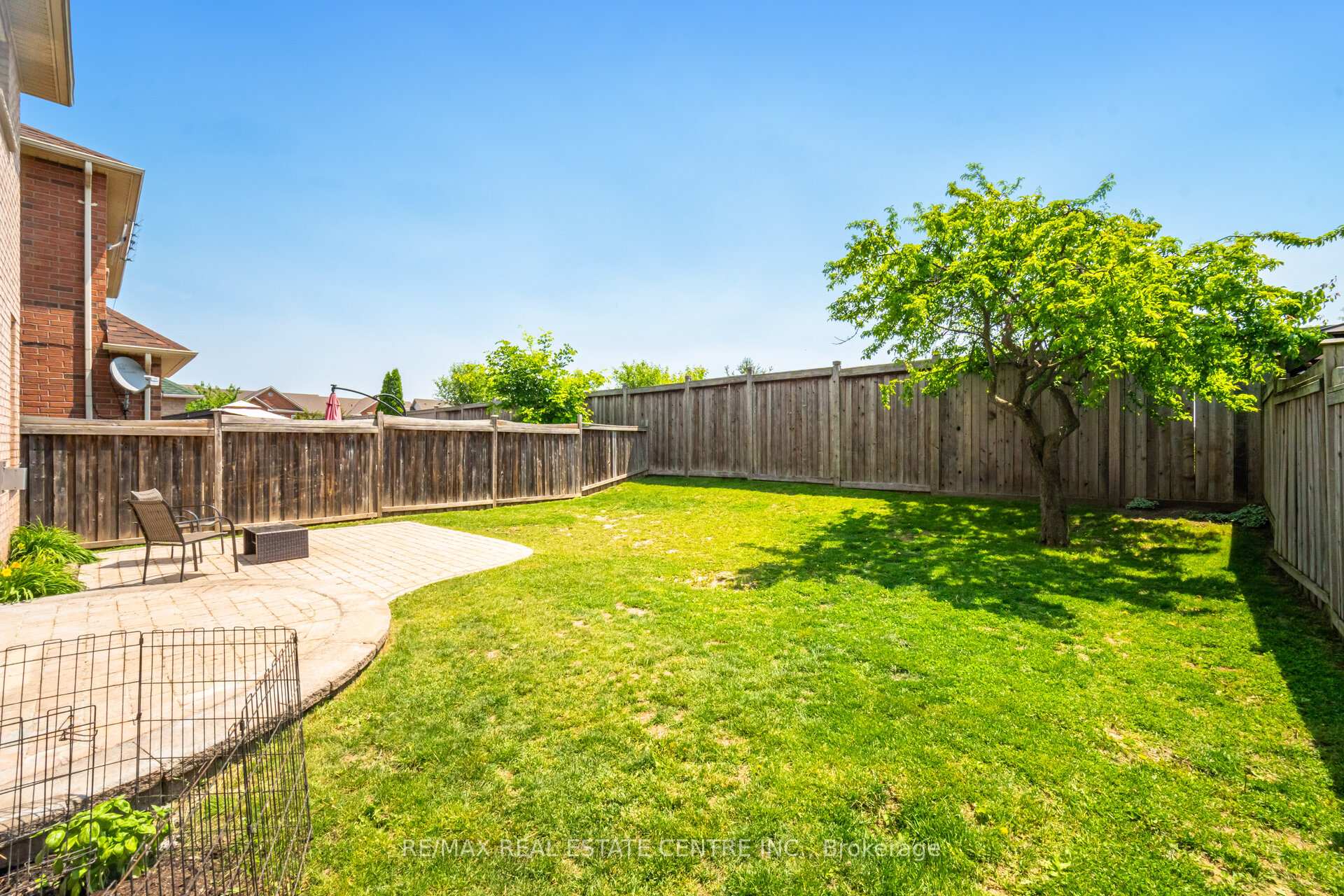 Photo 26 of 221 Ellis Crescent, Milton, Dempsey — HOMEH