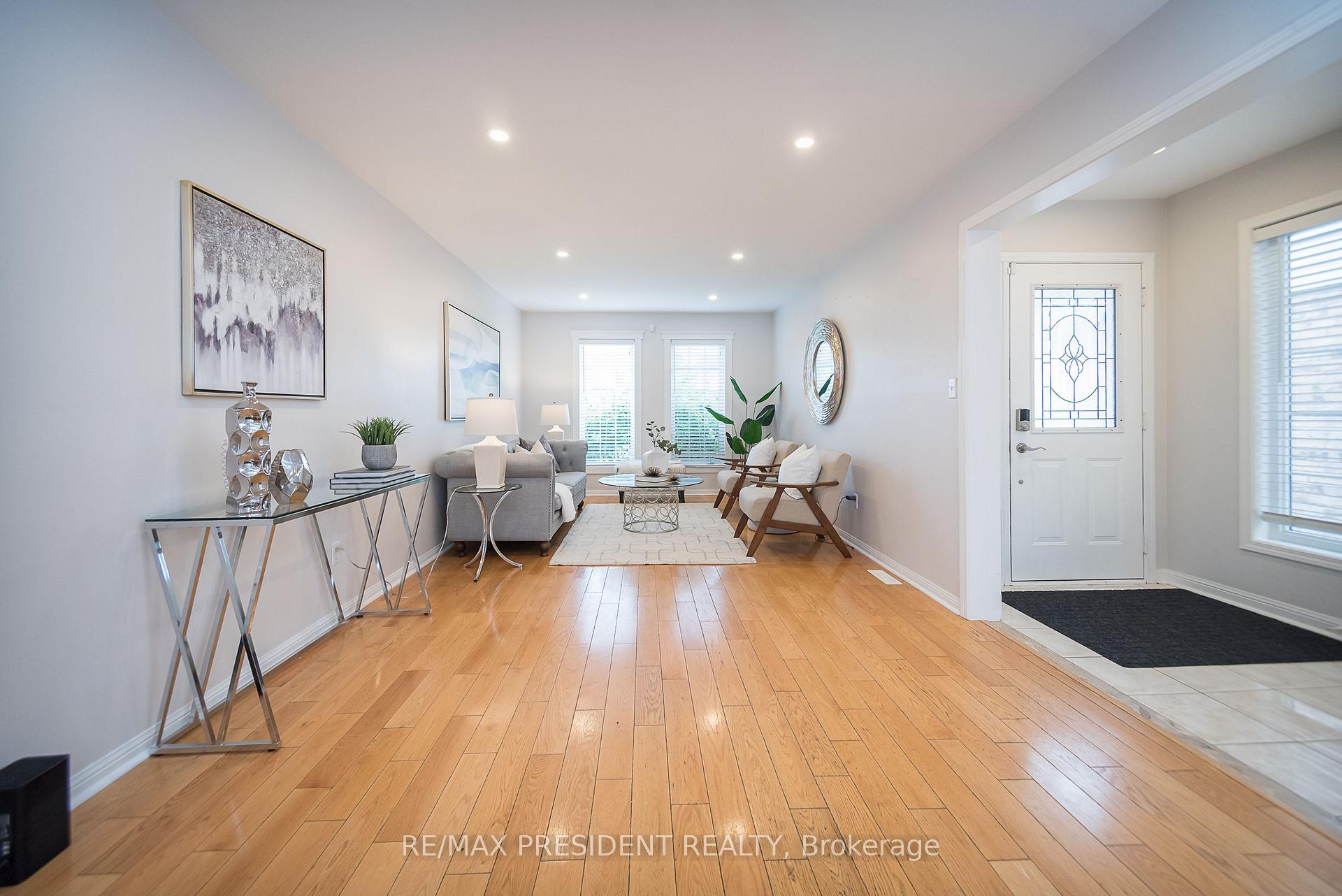 Photo 4 of 482 Trudeau Drive, Milton, Clarke — HOMEH