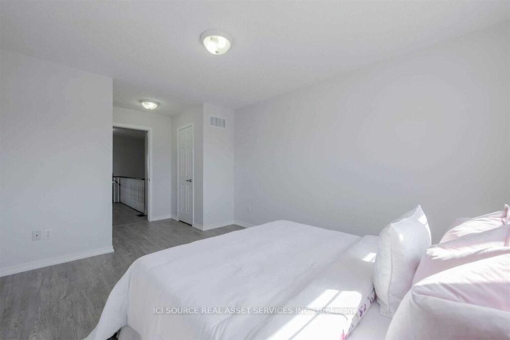 Photo 5 of 353 Silken Laumann Drive, Newmarket, Stonehaven-Wyndham — HOMEH