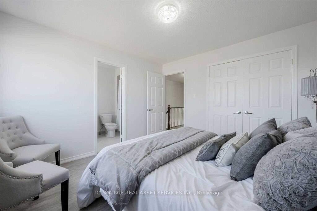 Photo 10 of 353 Silken Laumann Drive, Newmarket, Stonehaven-Wyndham — HOMEH