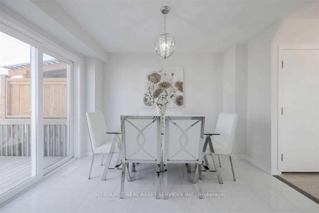 Photo 13 of 353 Silken Laumann Drive, Newmarket, Stonehaven-Wyndham — HOMEH