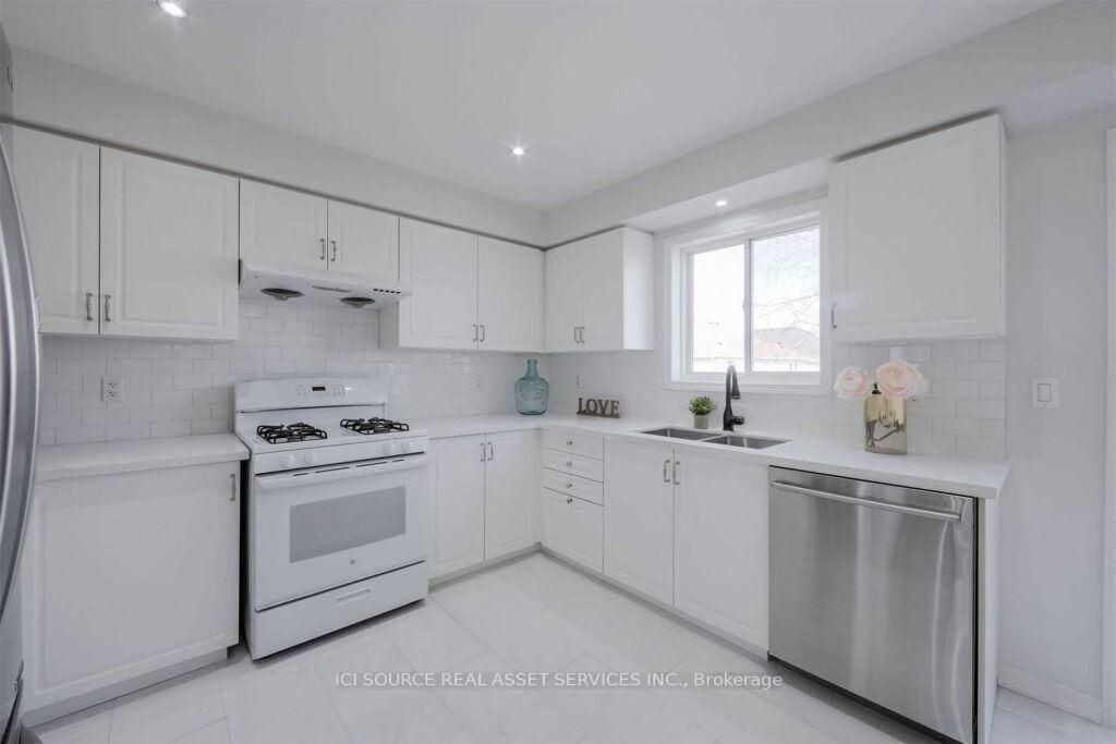 Photo 15 of 353 Silken Laumann Drive, Newmarket, Stonehaven-Wyndham — HOMEH