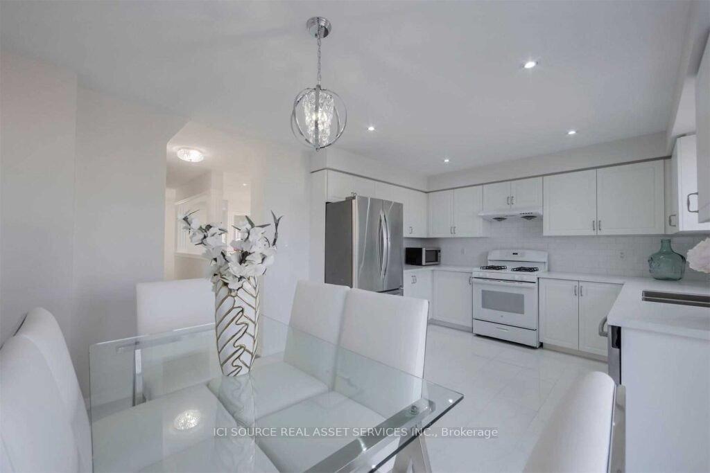 Photo 17 of 353 Silken Laumann Drive, Newmarket, Stonehaven-Wyndham — HOMEH
