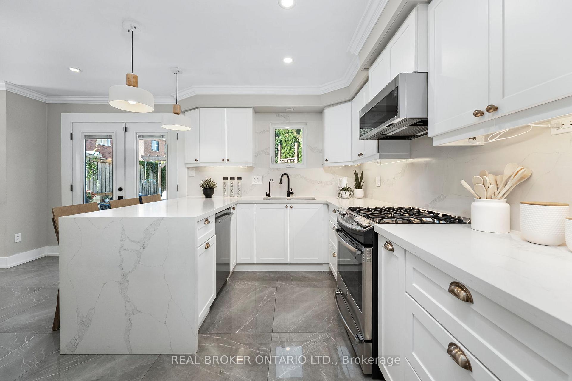 Photo 8 of 49 Foxtail Ridge, Newmarket, Armitage — HOMEH