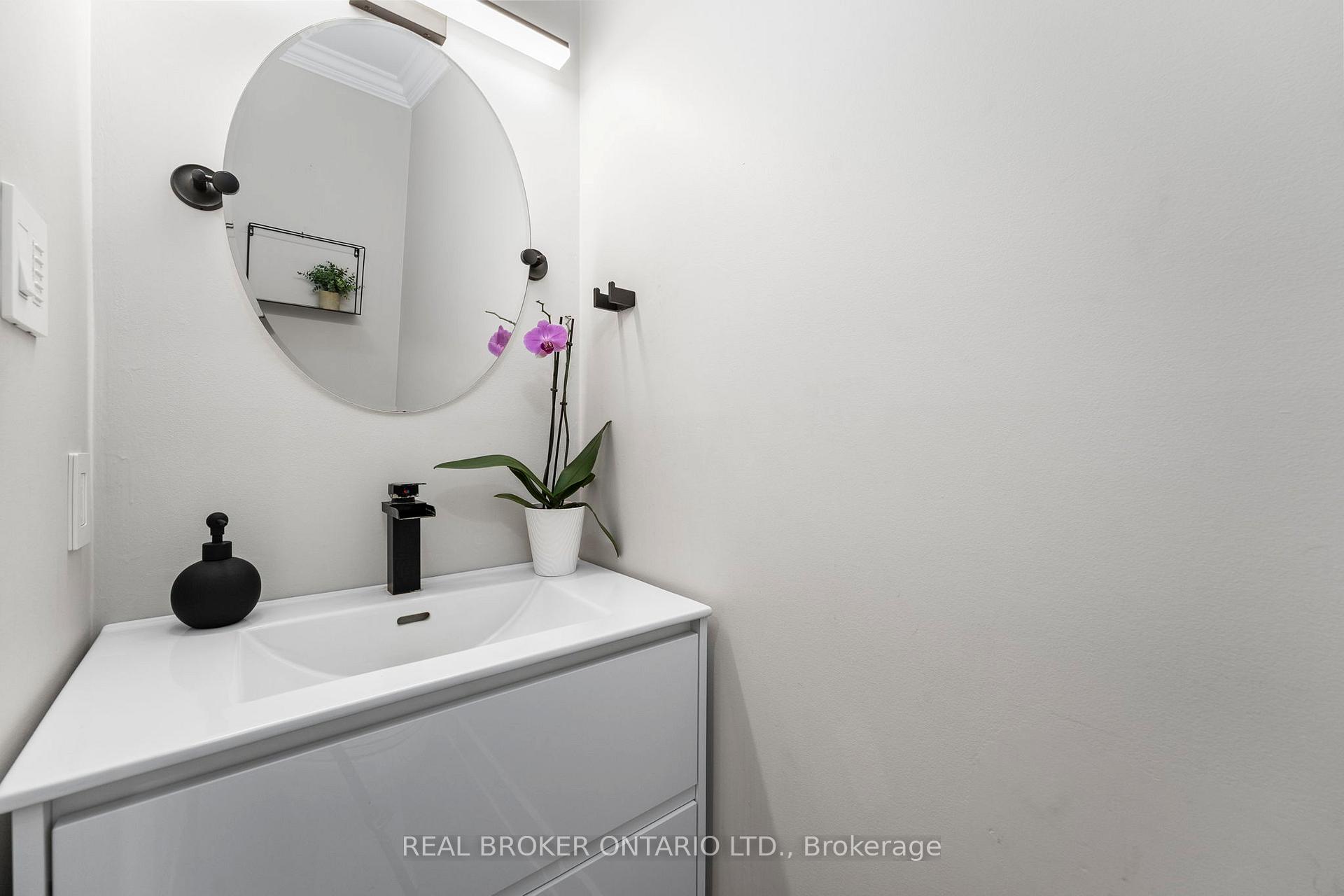 Photo 18 of 49 Foxtail Ridge, Newmarket, Armitage — HOMEH