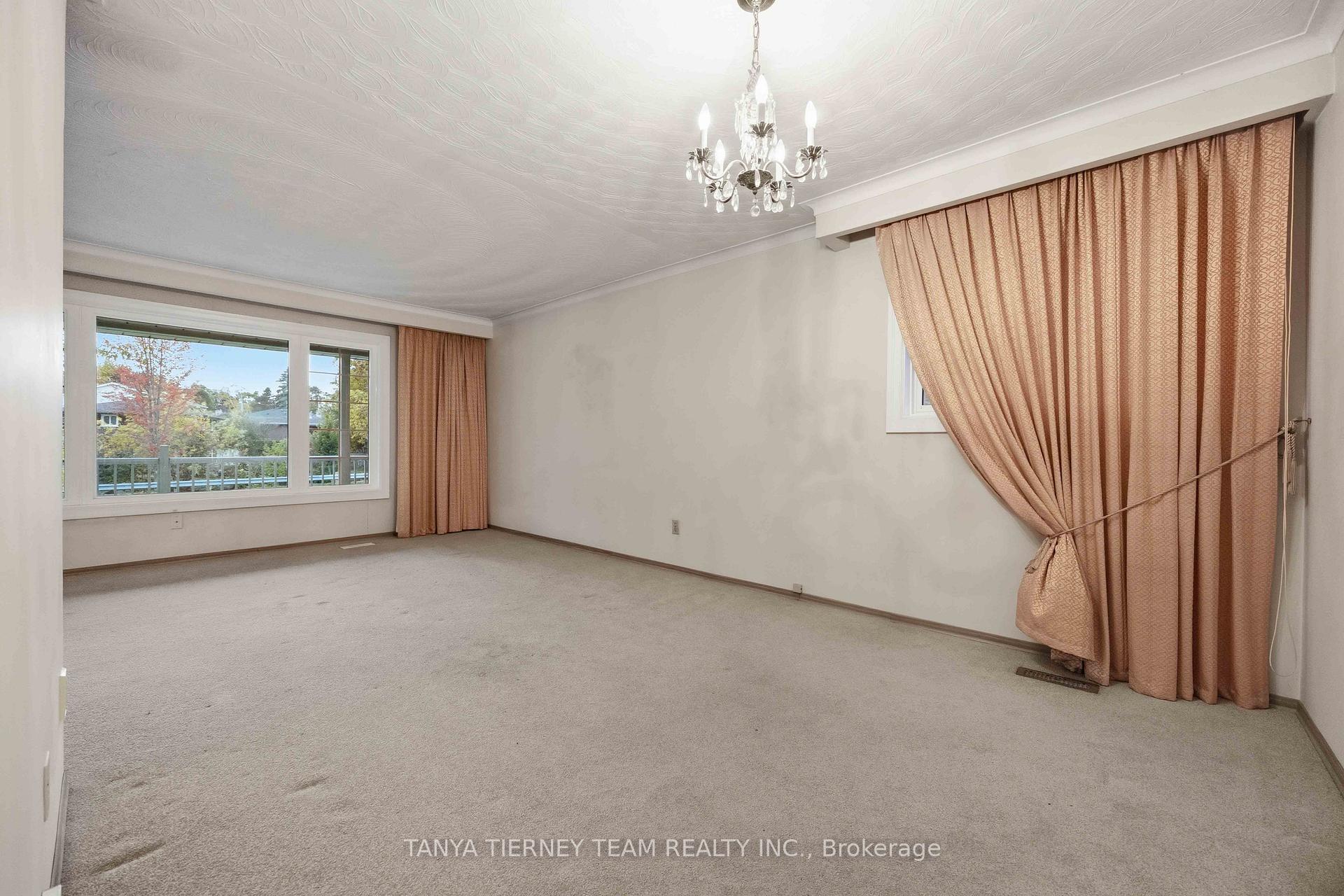 Photo 9 of 475 Central Pk Boulevard N, Oshawa, O'Neill — HOMEH