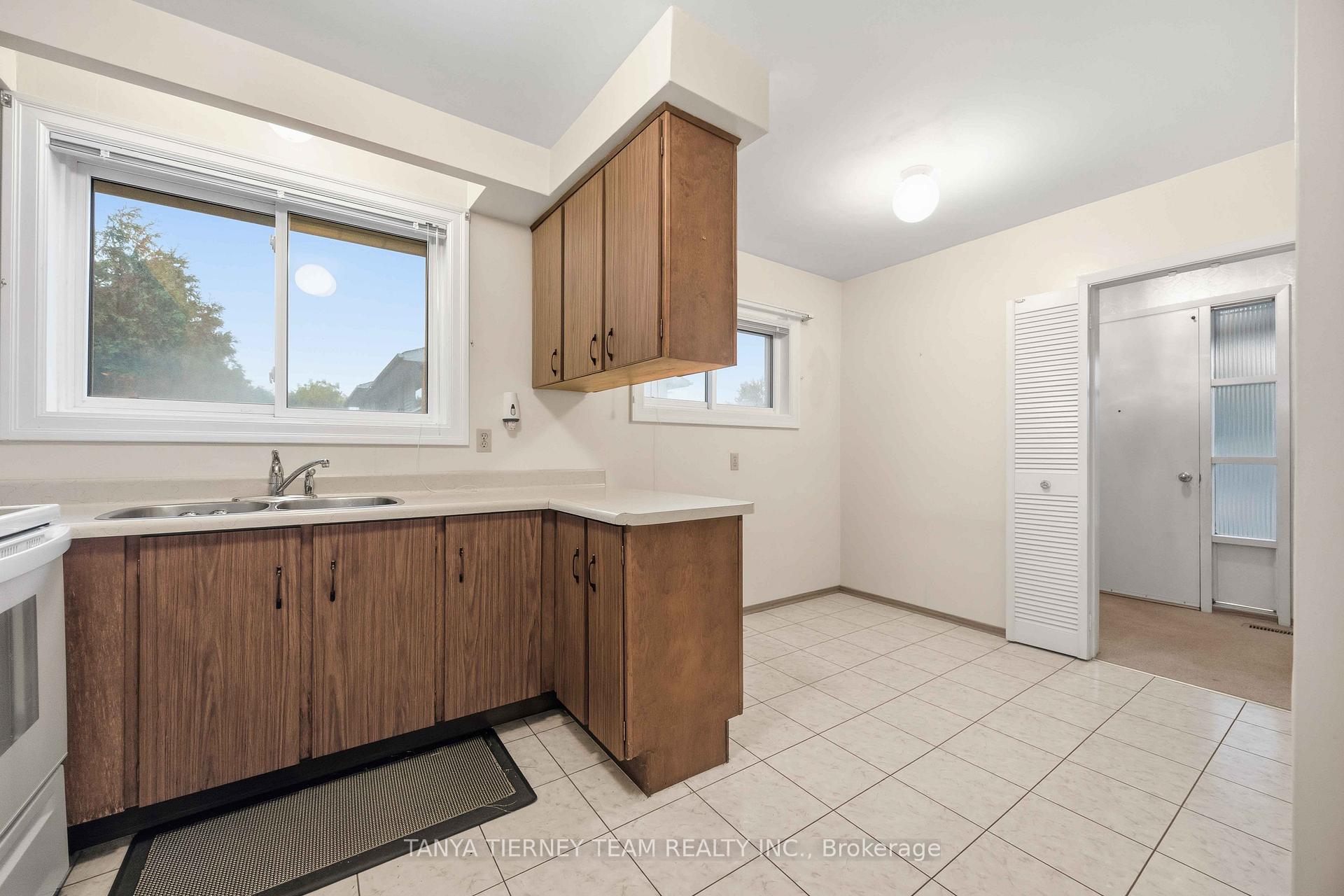 Photo 12 of 475 Central Pk Boulevard N, Oshawa, O'Neill — HOMEH