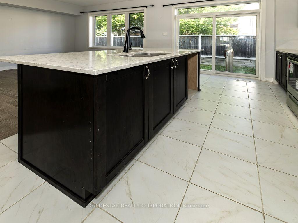 Photo 10 of 2142 Winsome Terrace, Ottawa, Fallingbrook/Gardenway South — HOMEH