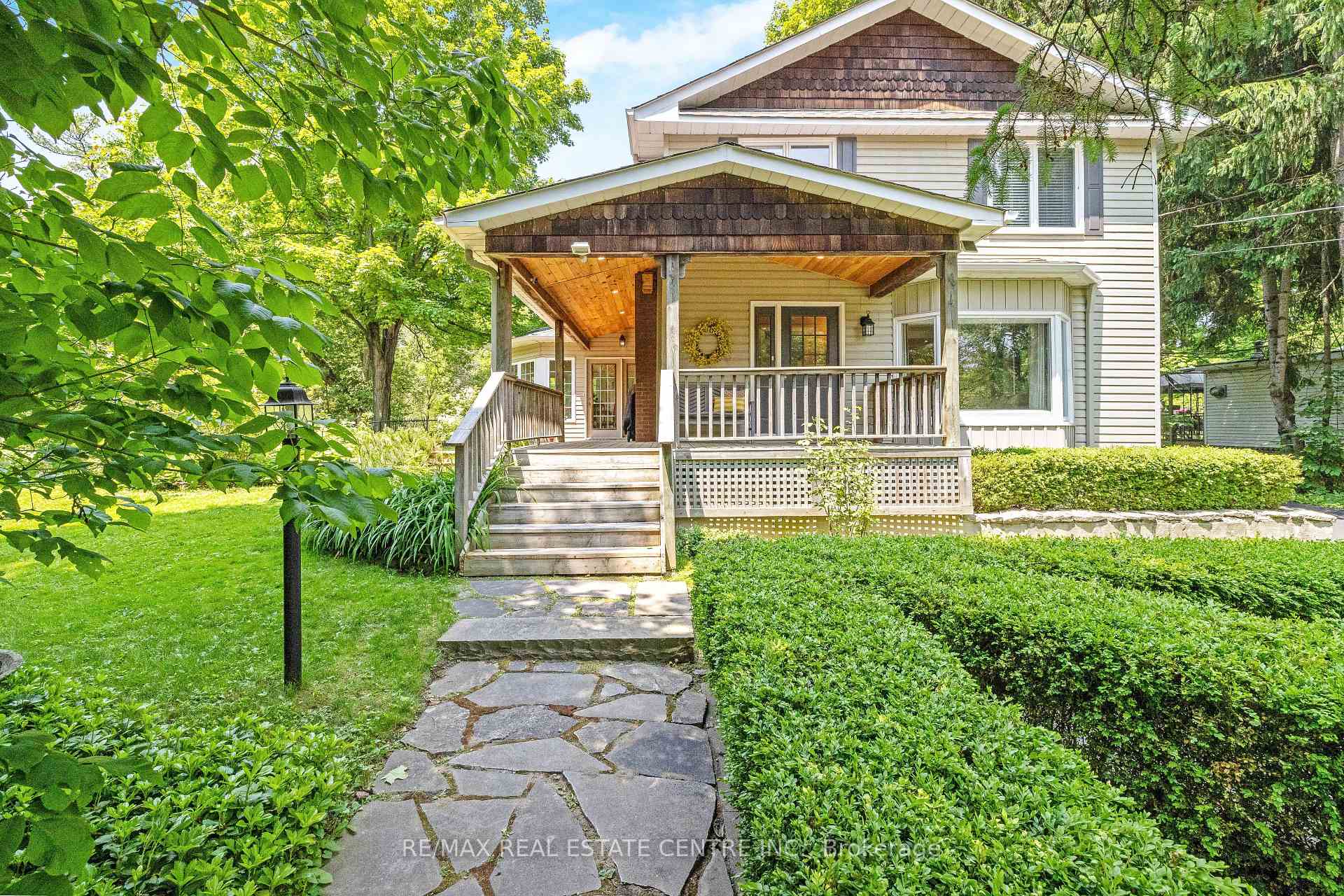 Photo 1 of 209 Campbell Avenue E, Milton, Campbellville — HOMEH