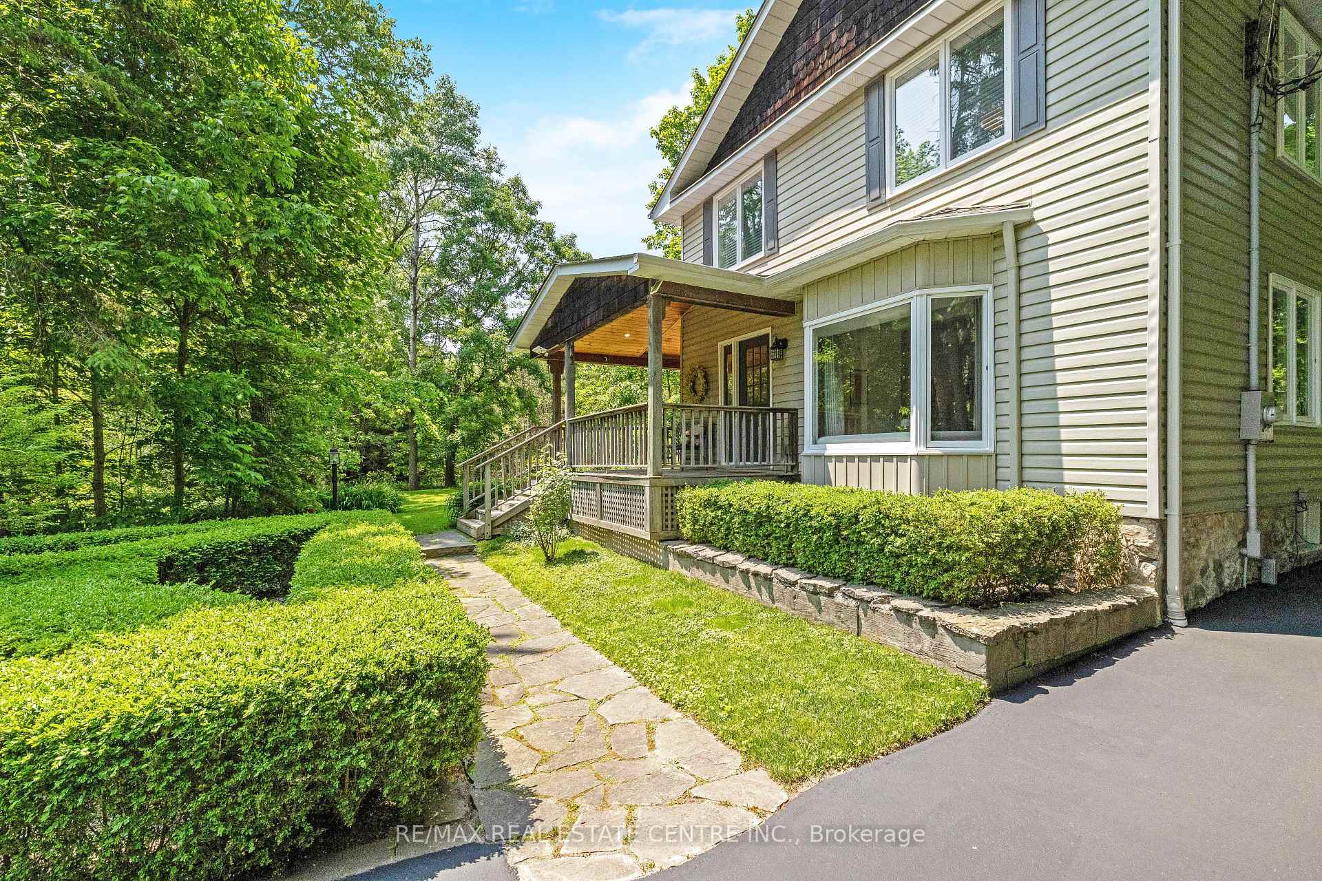 Photo 4 of 209 Campbell Avenue E, Milton, Campbellville — HOMEH