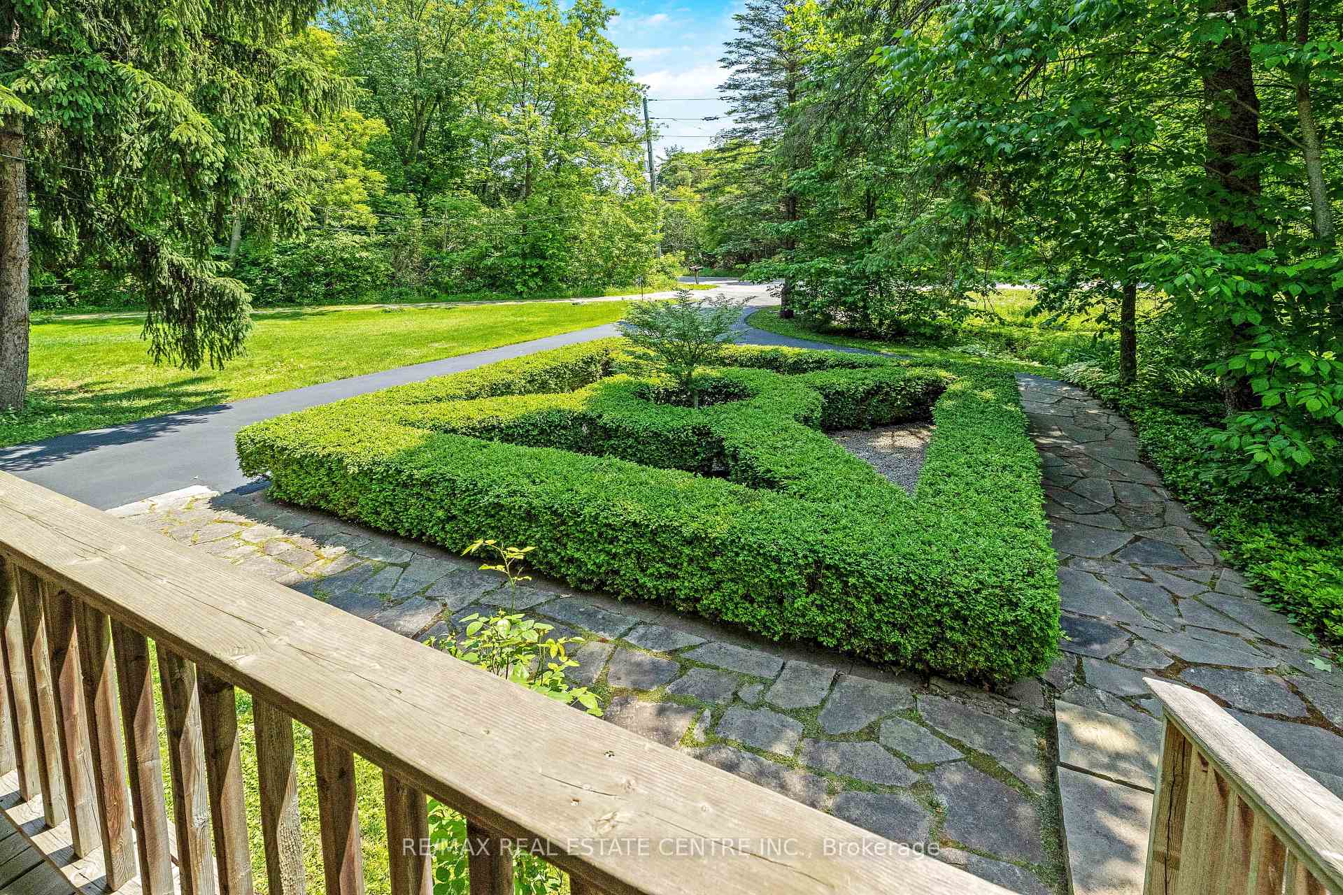 Photo 12 of 209 Campbell Avenue E, Milton, Campbellville — HOMEH
