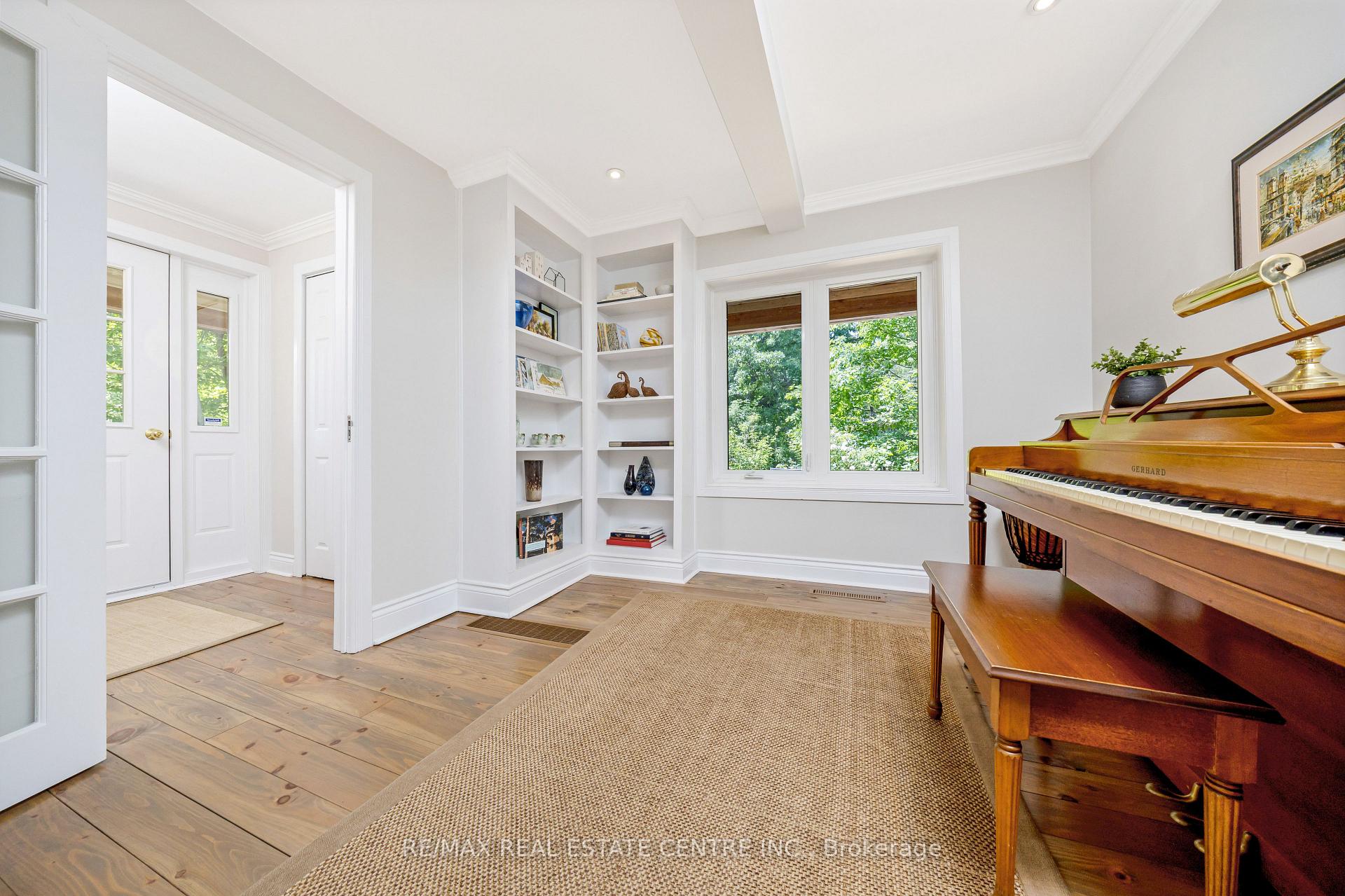 Photo 3 of 209 Campbell Avenue E, Milton, Campbellville — HOMEH