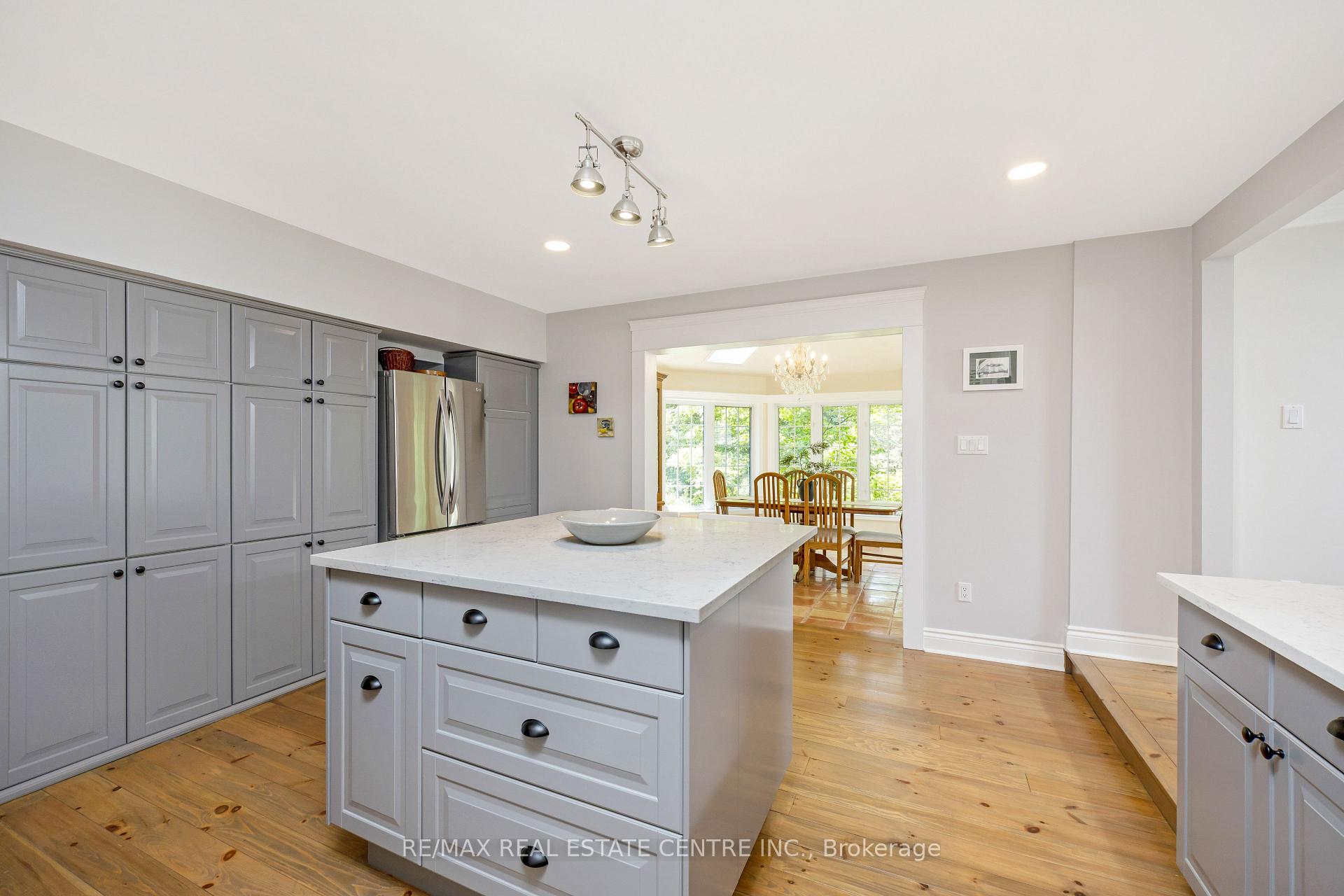 Photo 9 of 209 Campbell Avenue E, Milton, Campbellville — HOMEH