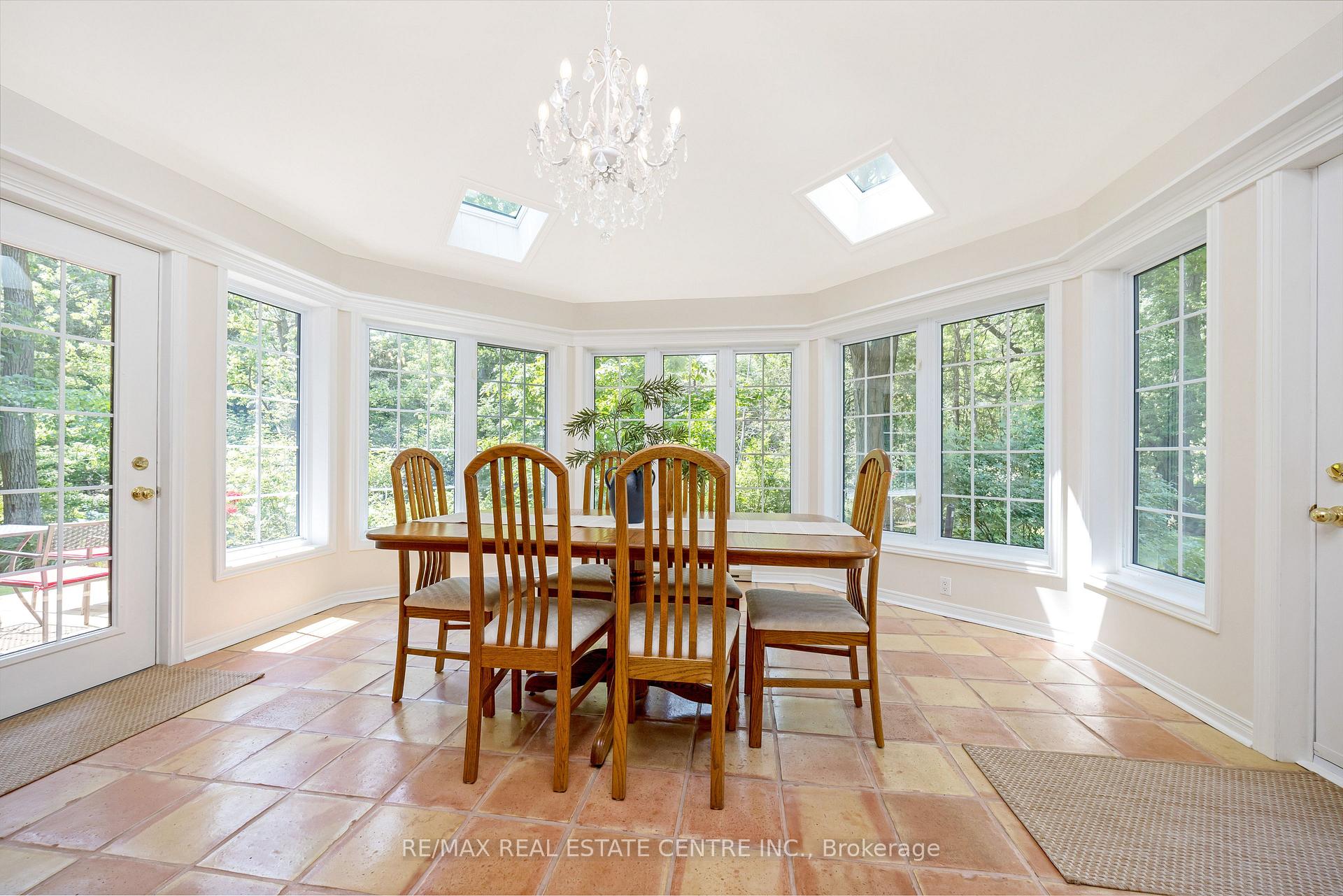 Photo 14 of 209 Campbell Avenue E, Milton, Campbellville — HOMEH