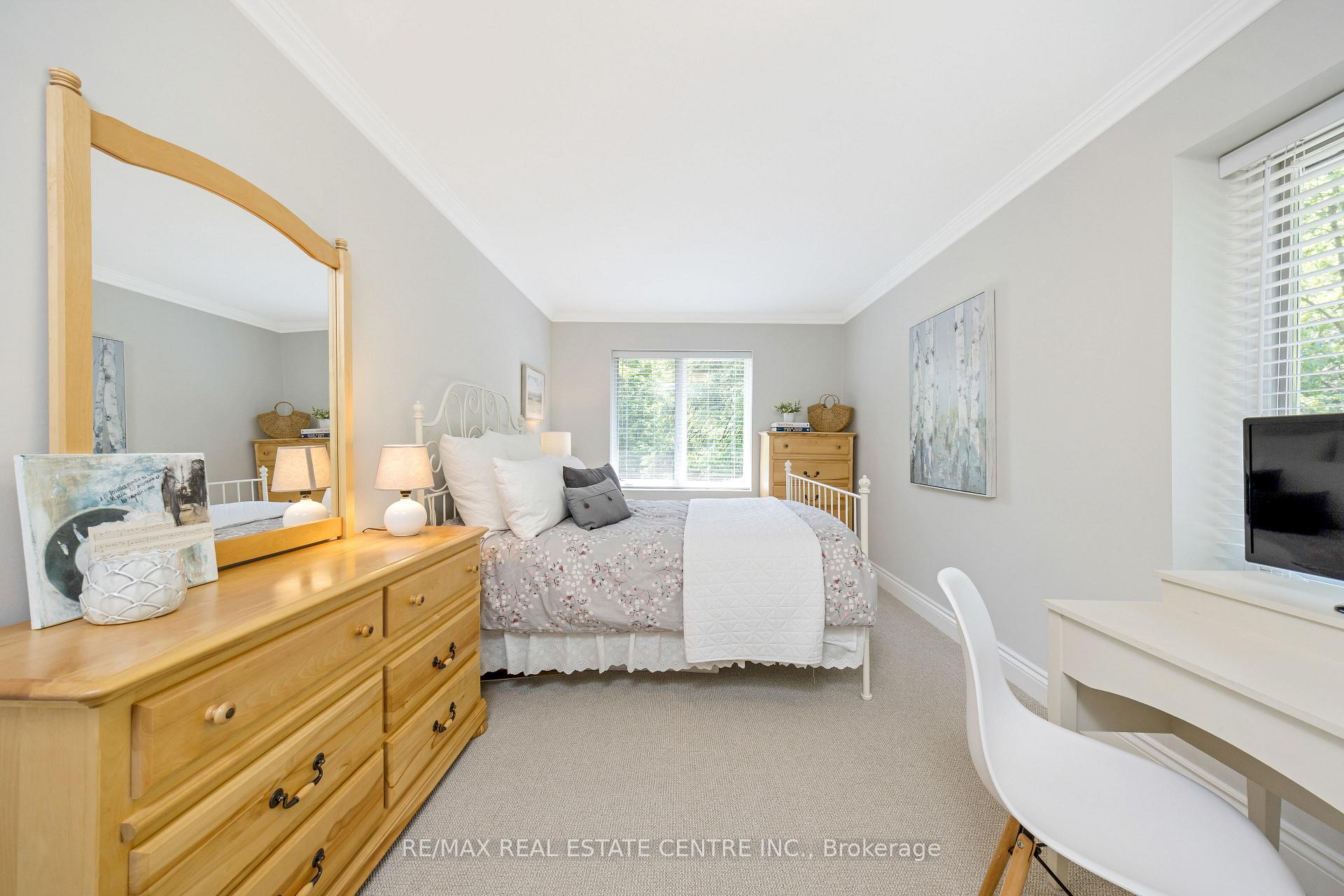 Photo 23 of 209 Campbell Avenue E, Milton, Campbellville — HOMEH