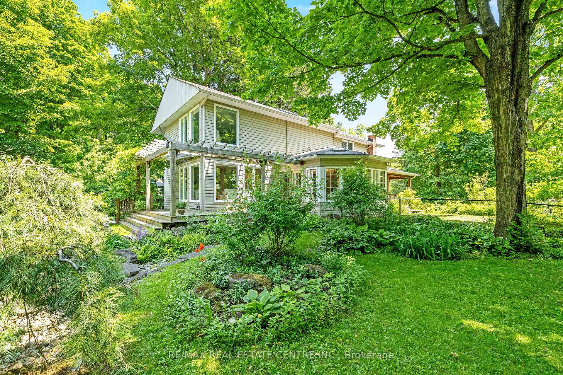 Photo 36 of 209 Campbell Avenue E, Milton, Campbellville — HOMEH
