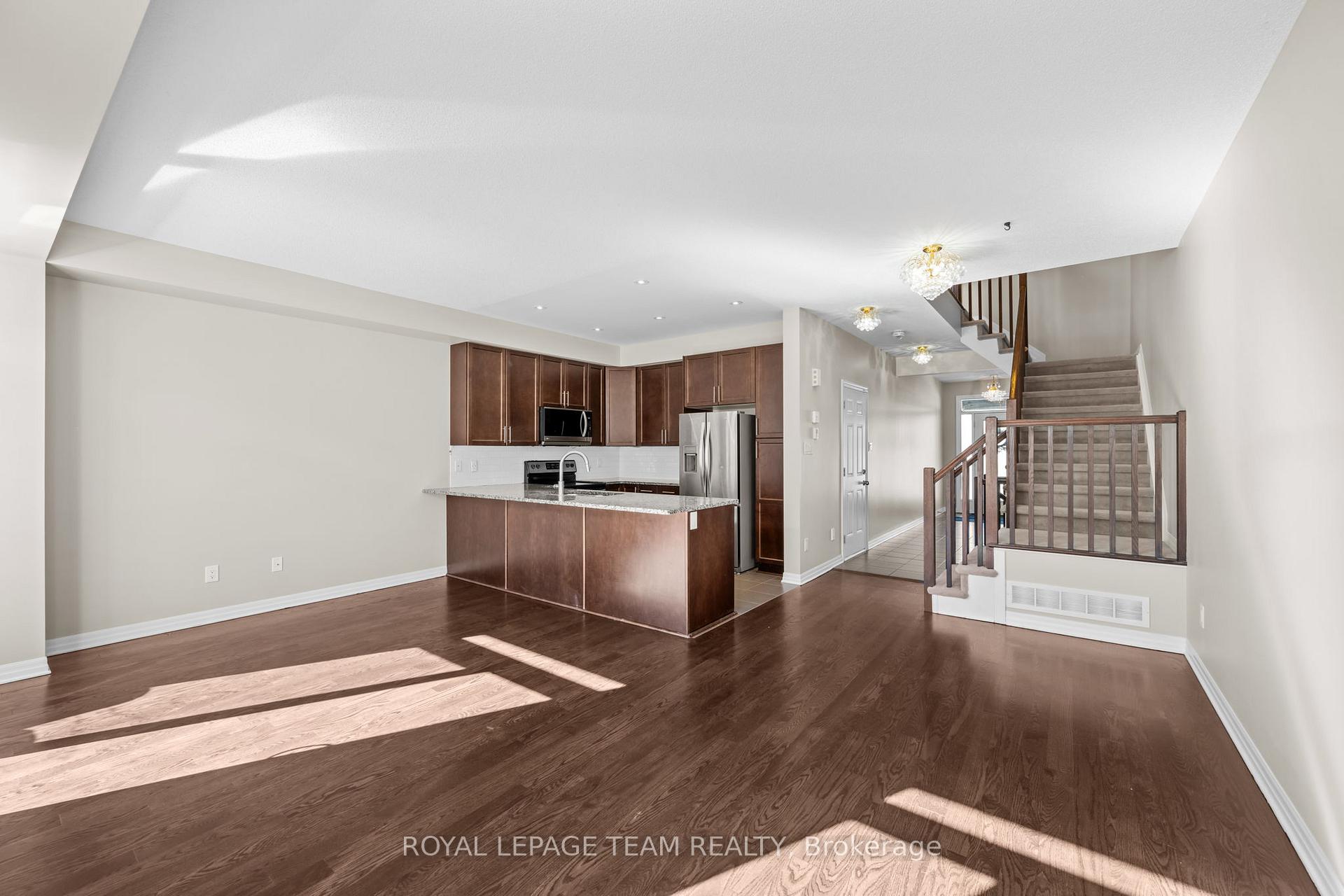 Photo 6 of 628 Spring Valley Drive, Ottawa, Mer Bleue/Bradley Estates/Anderson Park — HOMEH