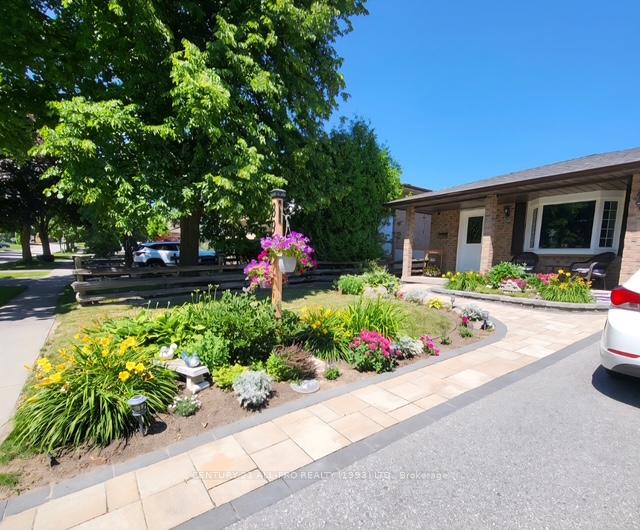 Front of 895 Exeter Street