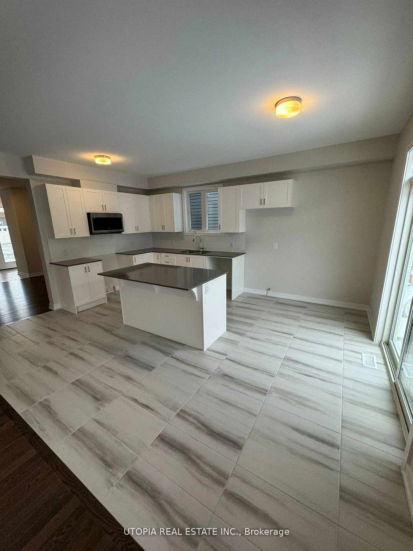 Photo 7 of 112 Hackamore Crescent, Ottawa, Goulbourn Twp From Franktown Rd/South To Rideau — HOMEH