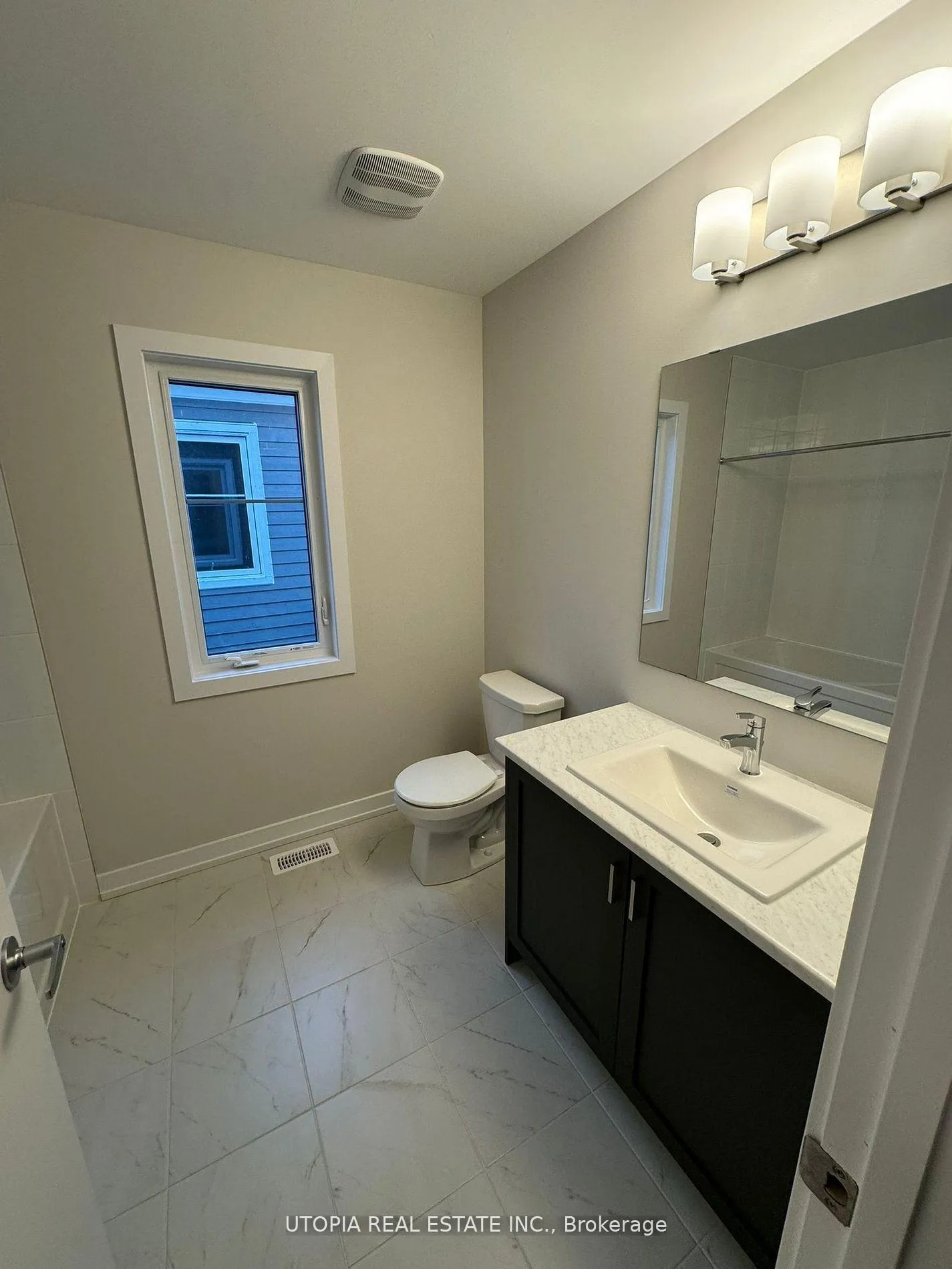 Photo 13 of 112 Hackamore Crescent, Ottawa, Goulbourn Twp From Franktown Rd/South To Rideau — HOMEH