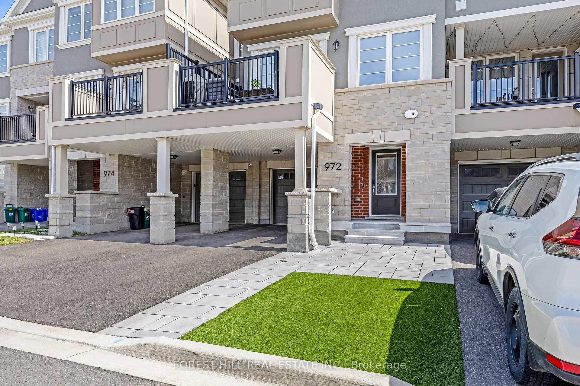 Photo 2 of 972 Hickory Crescent, Milton, Cobban — HOMEH