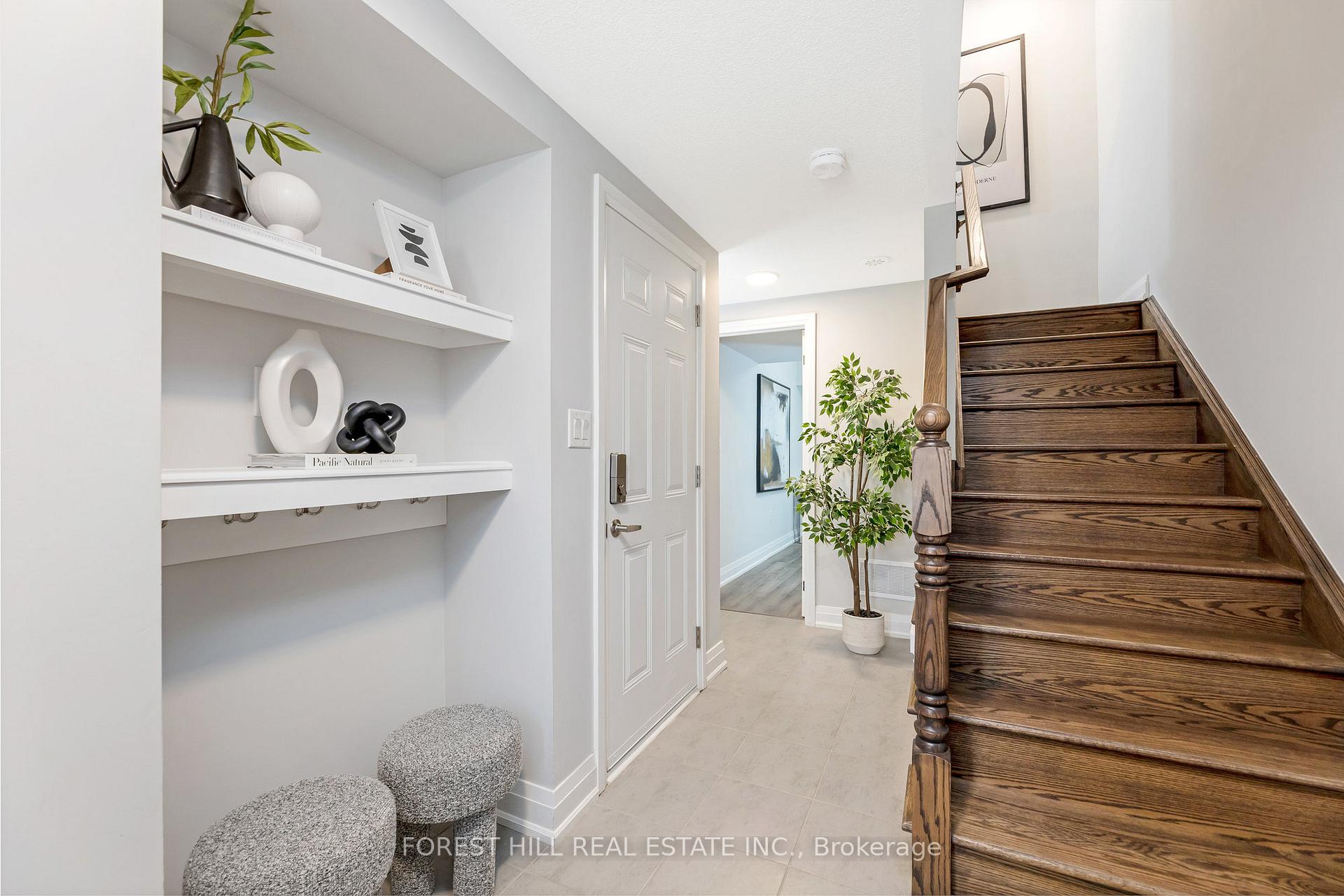 Photo 4 of 972 Hickory Crescent, Milton, Cobban — HOMEH